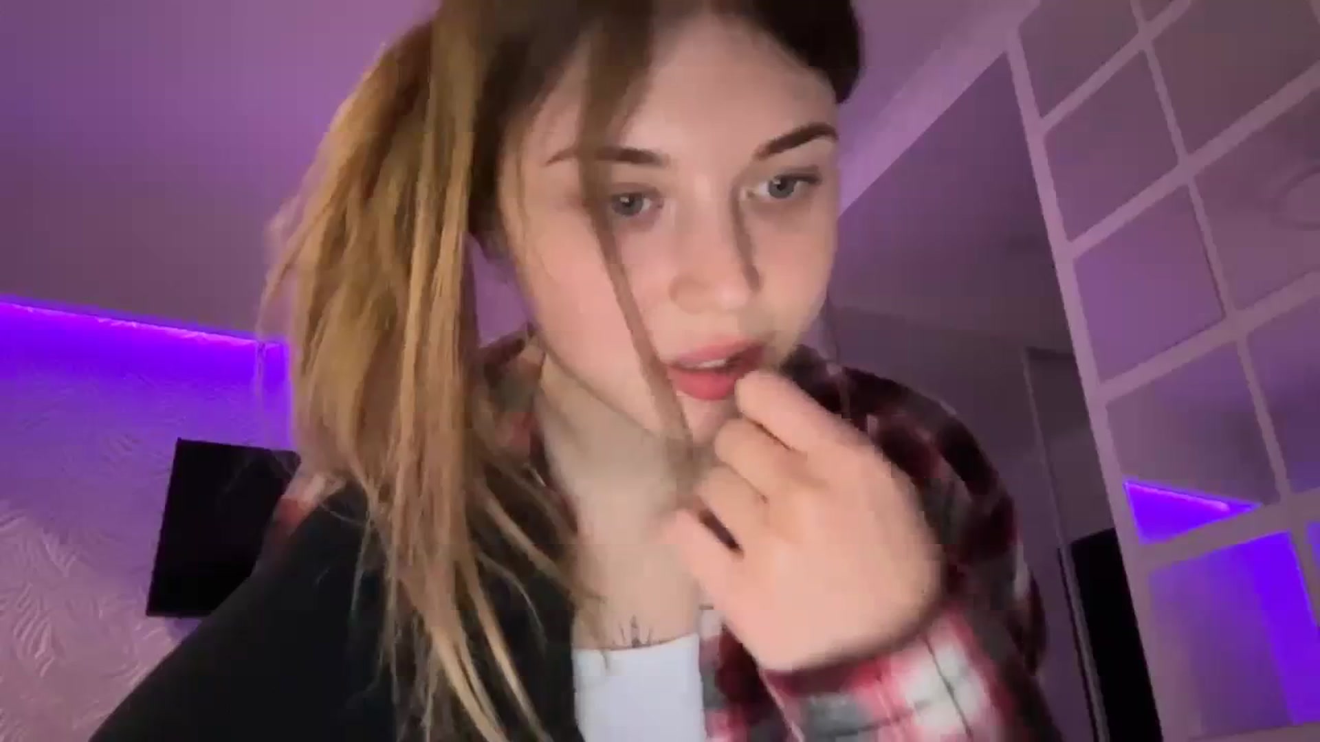 Gallery image thumbnail from Coconut_dream's myfreecams stream on, 08/13/2023, 13:28 image 6 of 20