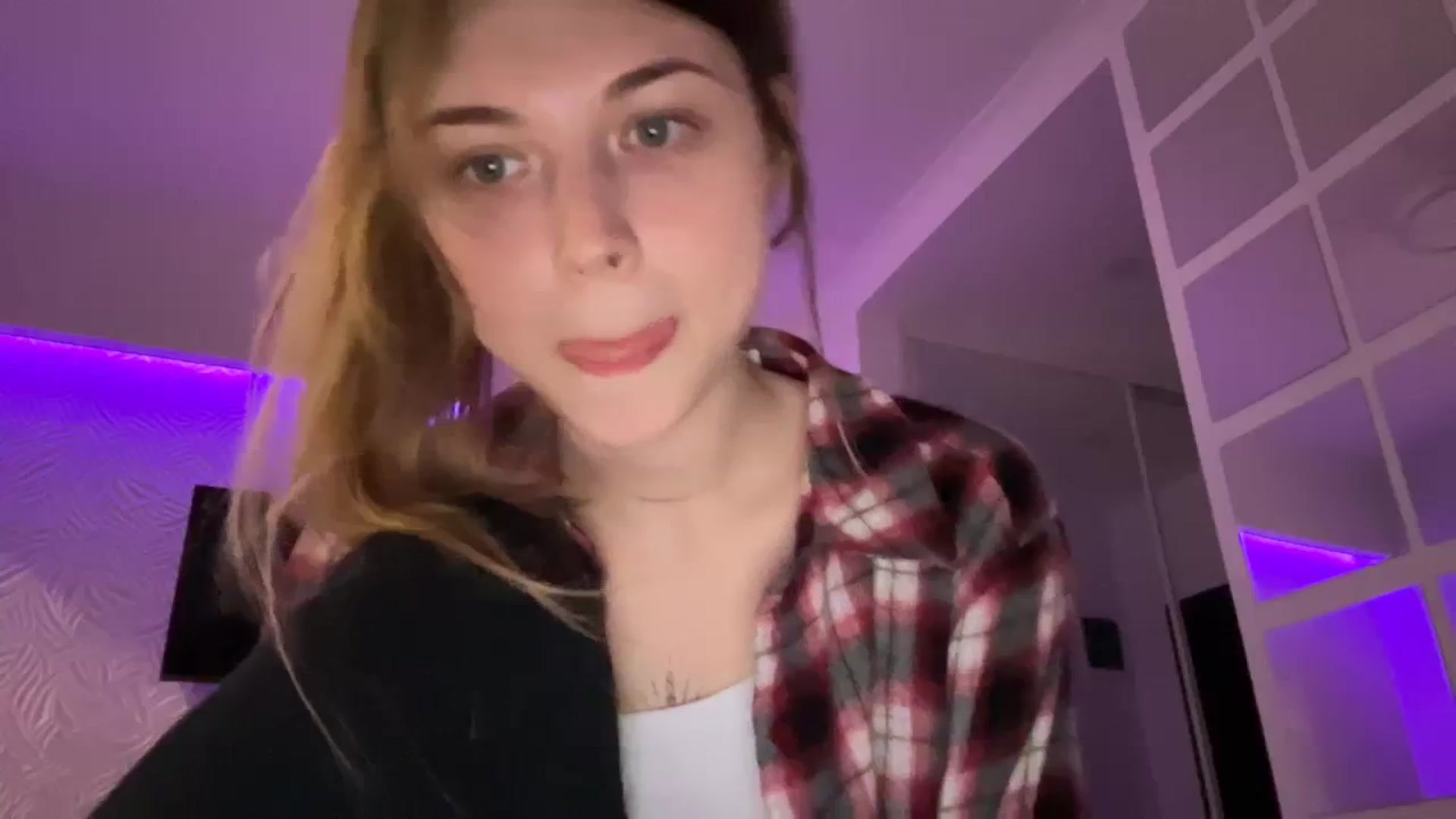 Gallery image thumbnail from Coconut_dream's myfreecams stream on, 08/13/2023, 13:28 image 13 of 20