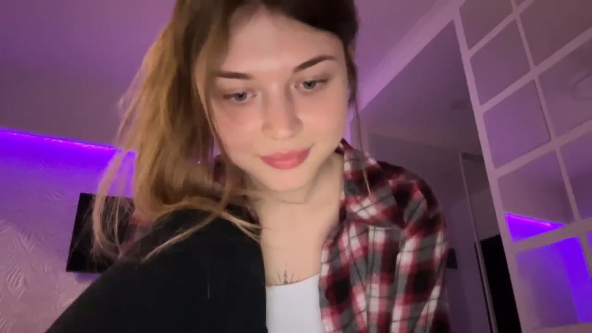 Gallery image thumbnail from Coconut_dream's myfreecams stream on, 08/13/2023, 13:28 image 12 of 20