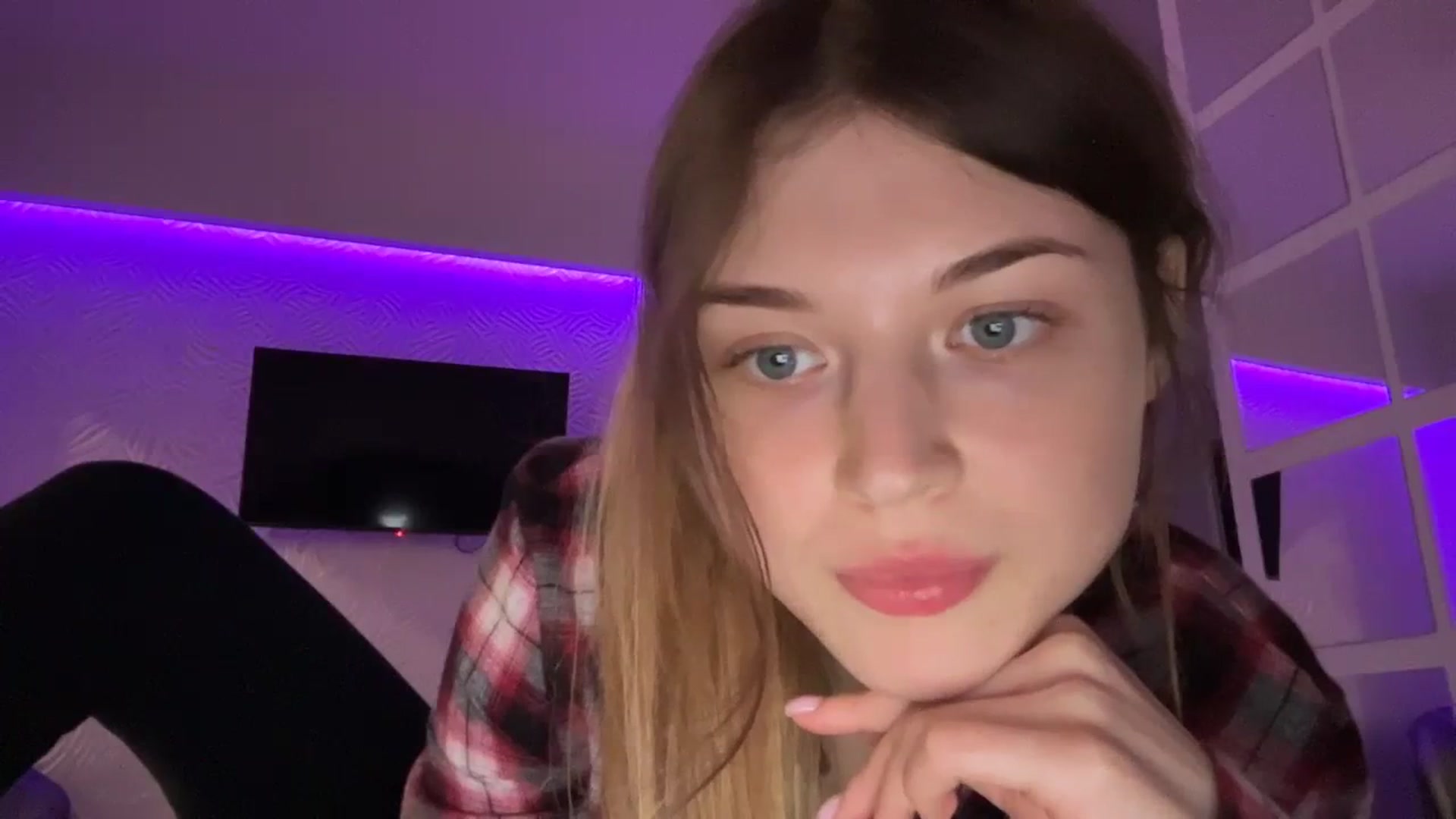Gallery image thumbnail from Coconut_dream's myfreecams stream on, 08/13/2023, 15:25 image 6 of 20