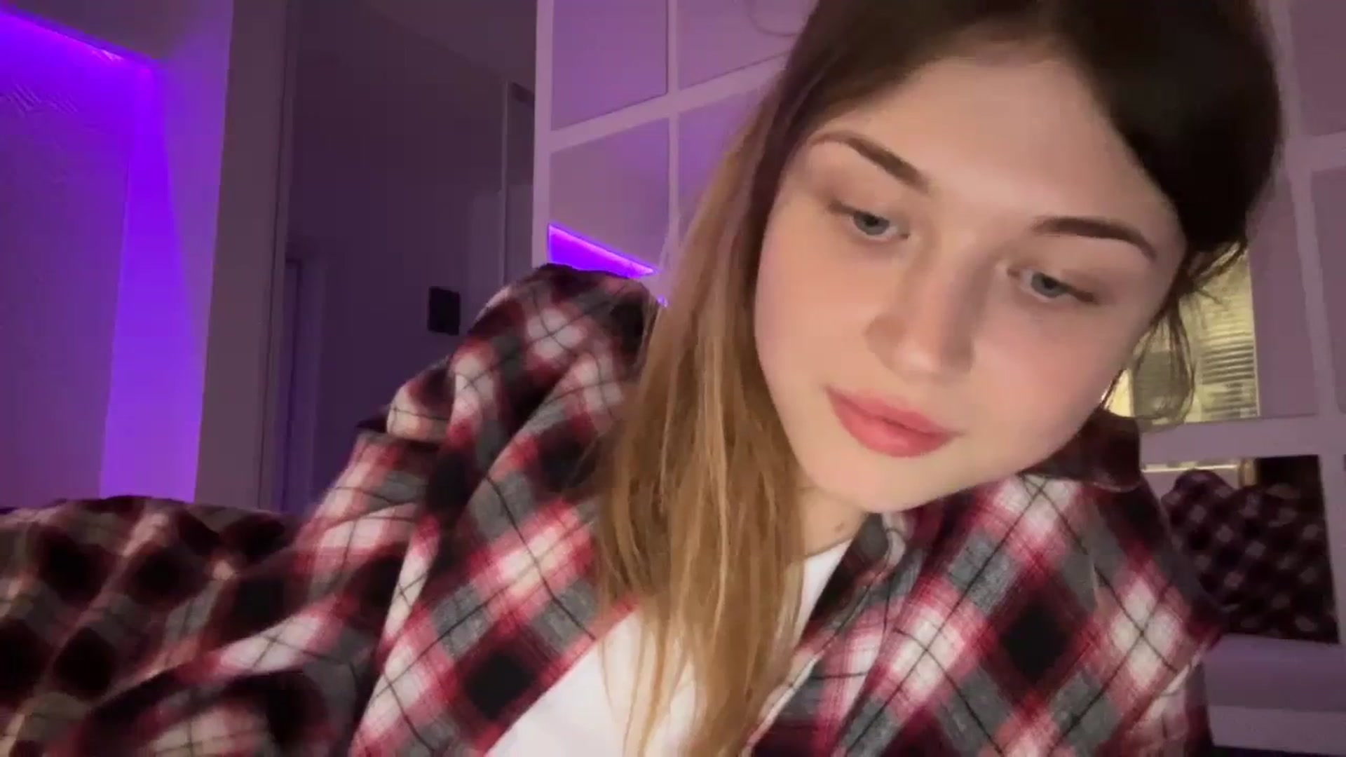 Gallery image thumbnail from Coconut_dream's myfreecams stream on, 08/13/2023, 15:25 image 12 of 20