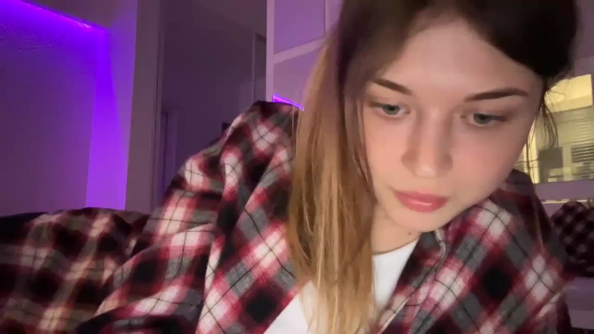 Gallery image thumbnail from Coconut_dream's myfreecams stream on, 08/13/2023, 15:25 image 9 of 20