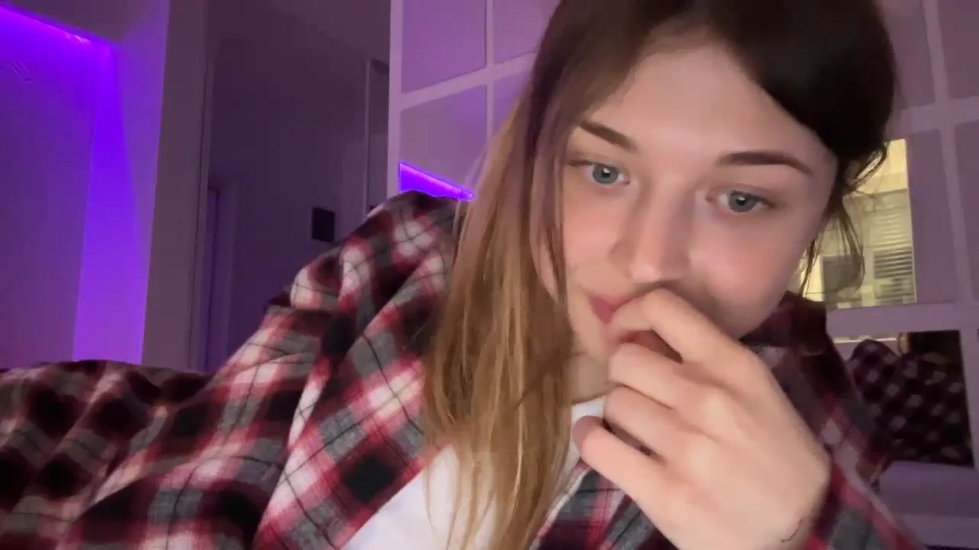 Gallery image thumbnail from Coconut_dream's myfreecams stream on, 08/13/2023, 15:25 image 11 of 20