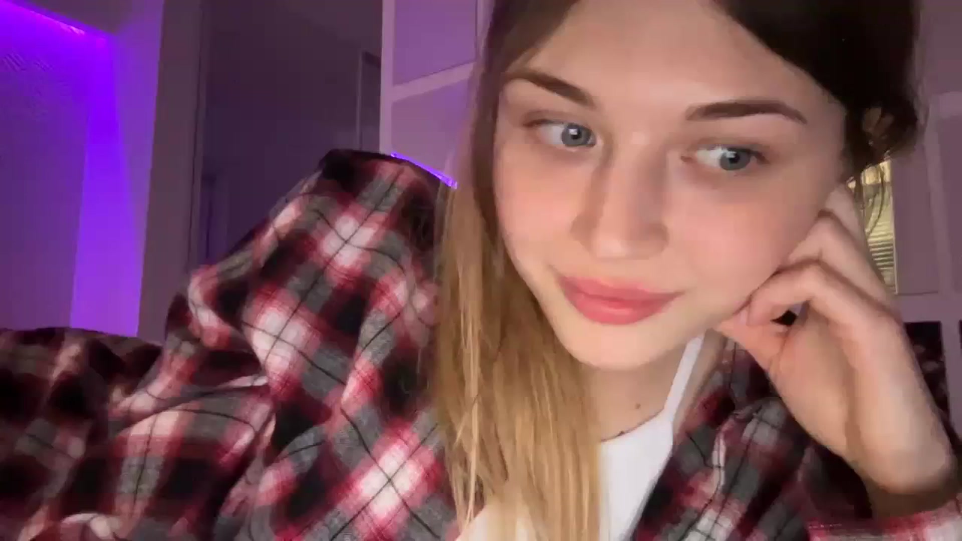 Gallery image thumbnail from Coconut_dream's myfreecams stream on, 08/13/2023, 15:25 image 17 of 20