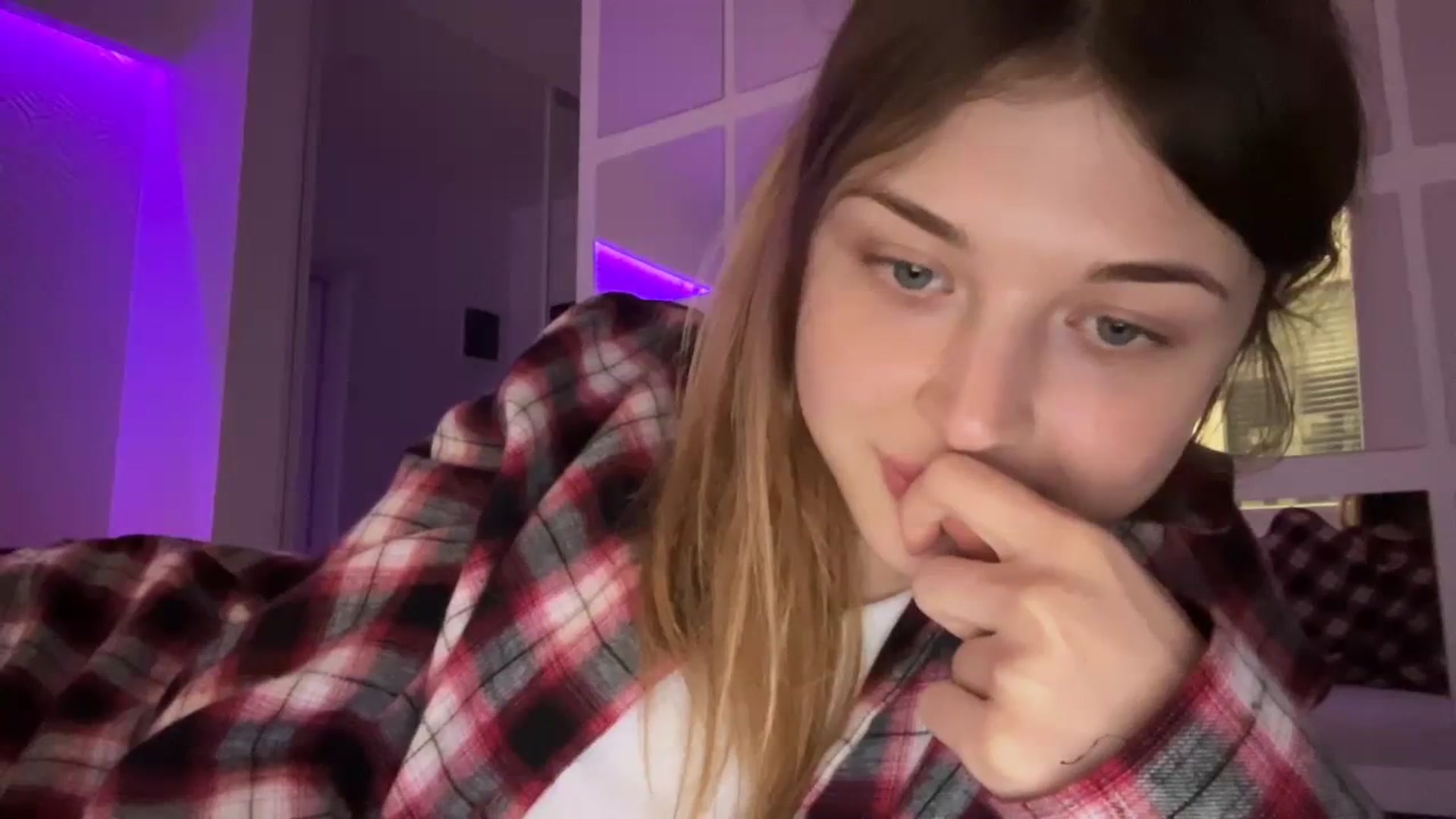 Gallery image thumbnail from Coconut_dream's myfreecams stream on, 08/13/2023, 15:25 image 13 of 20
