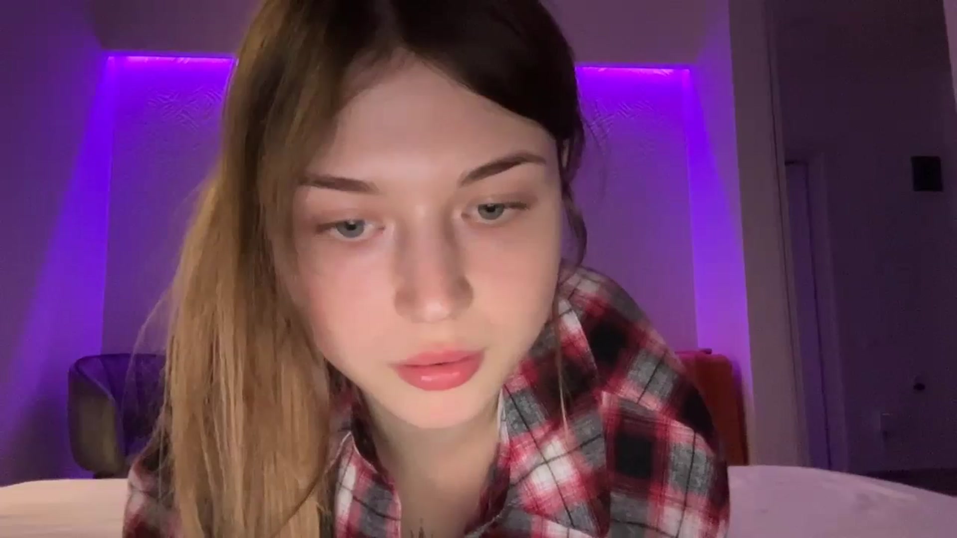 Gallery image thumbnail from Coconut_dream's myfreecams stream on, 08/13/2023, 16:05 image 9 of 20