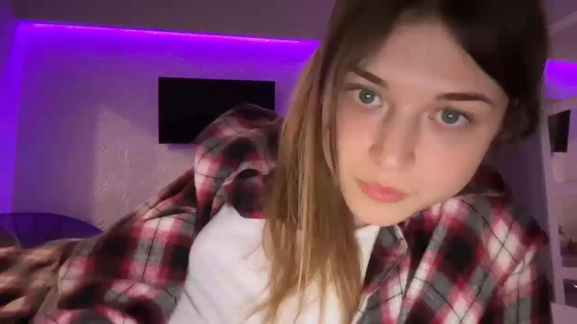 Gallery image thumbnail from Coconut_dream's myfreecams stream on, 08/13/2023, 16:05 image 2 of 20