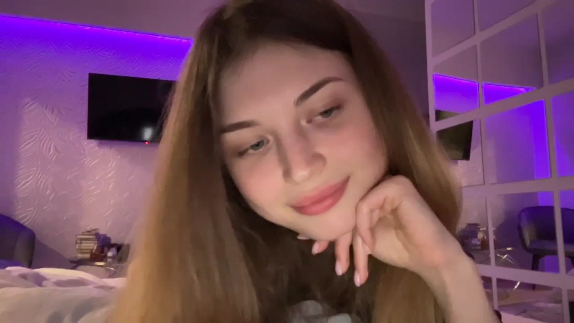 Gallery image thumbnail from Coconut_dream's myfreecams stream on, 08/14/2023, 20:50 image 7 of 20