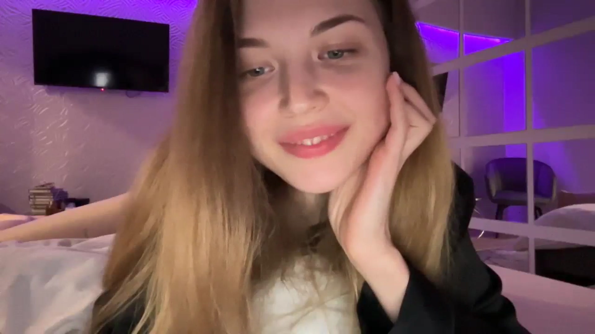 Gallery image thumbnail from Coconut_dream's myfreecams stream on, 08/14/2023, 20:50 image 9 of 20