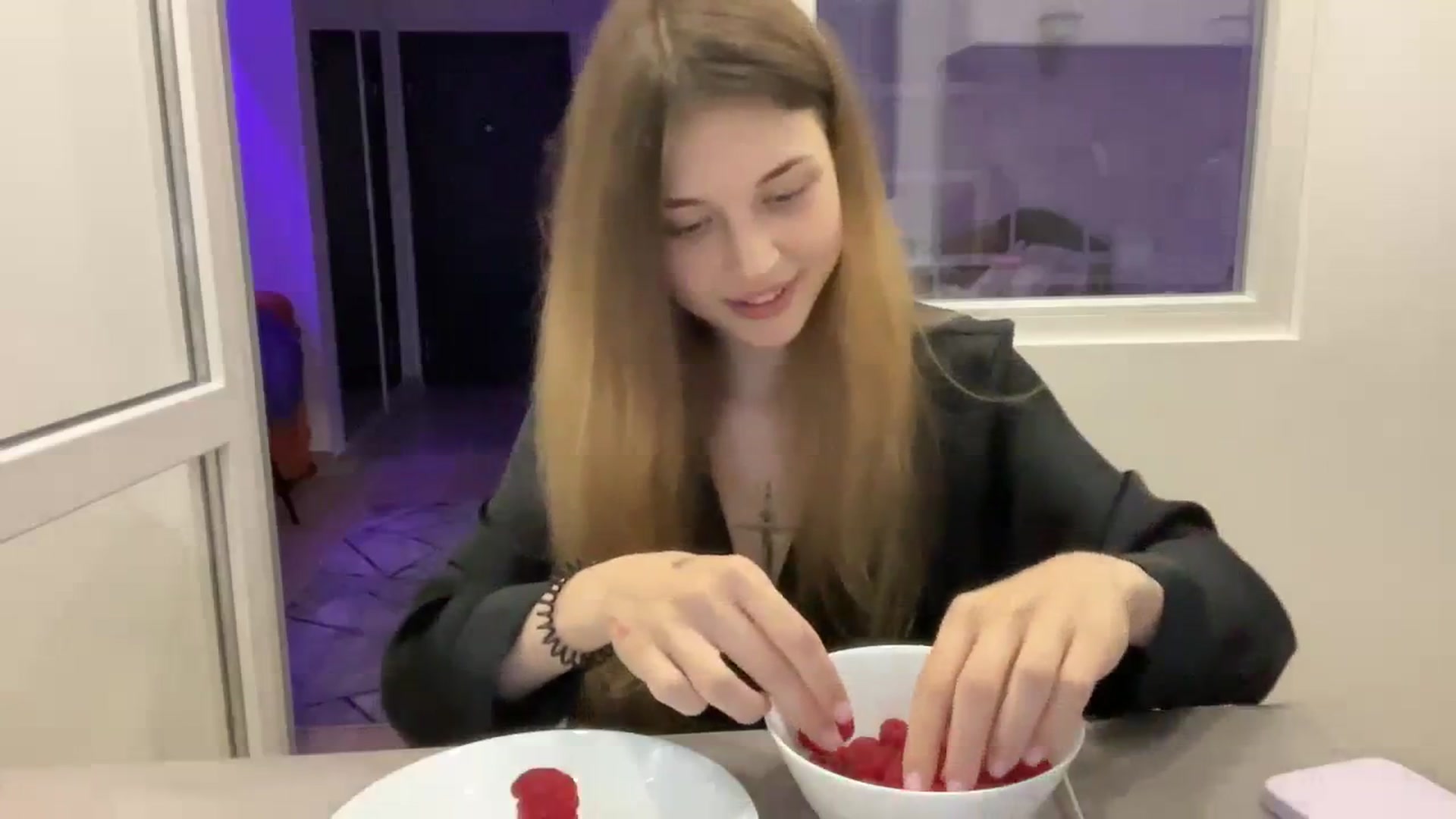 Gallery image thumbnail from Coconut_dream's myfreecams stream on, 08/14/2023, 20:50 image 4 of 20