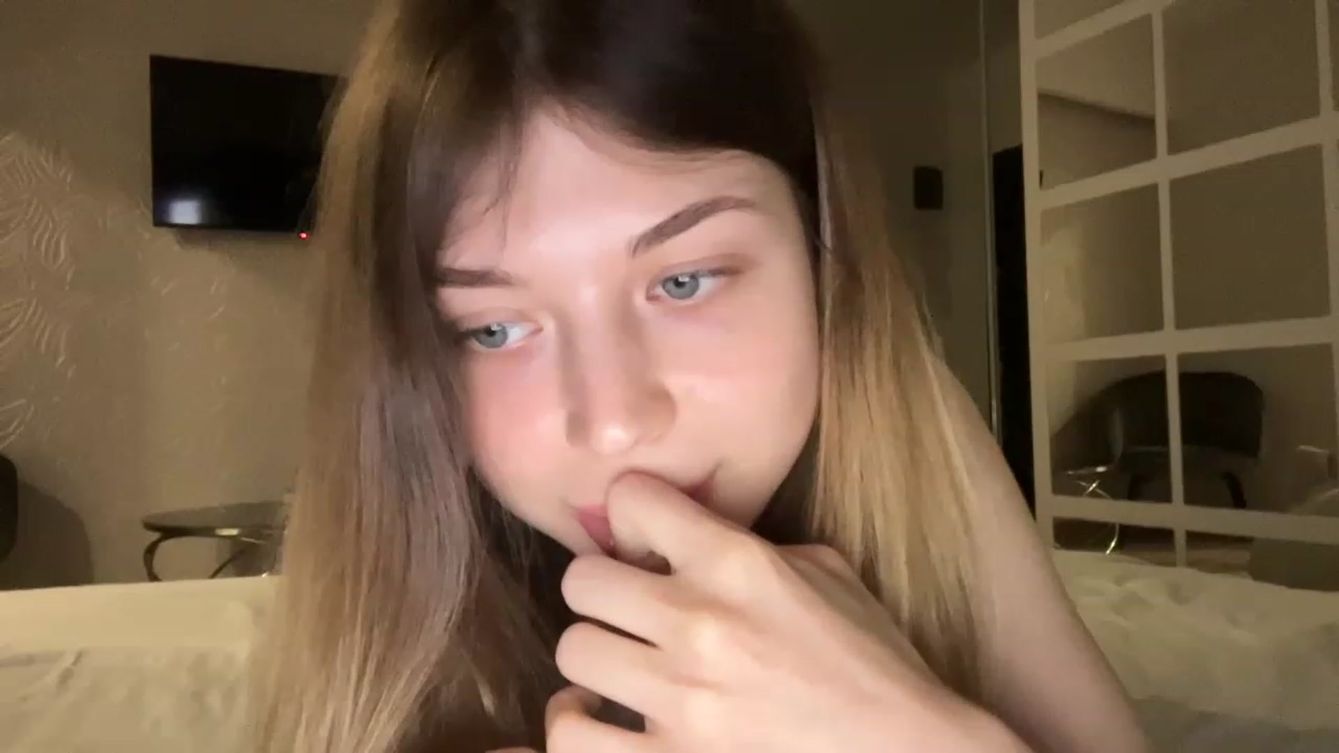 Gallery image thumbnail from Coconut_dream's myfreecams stream on, 08/17/2023, 18:08 image 15 of 20