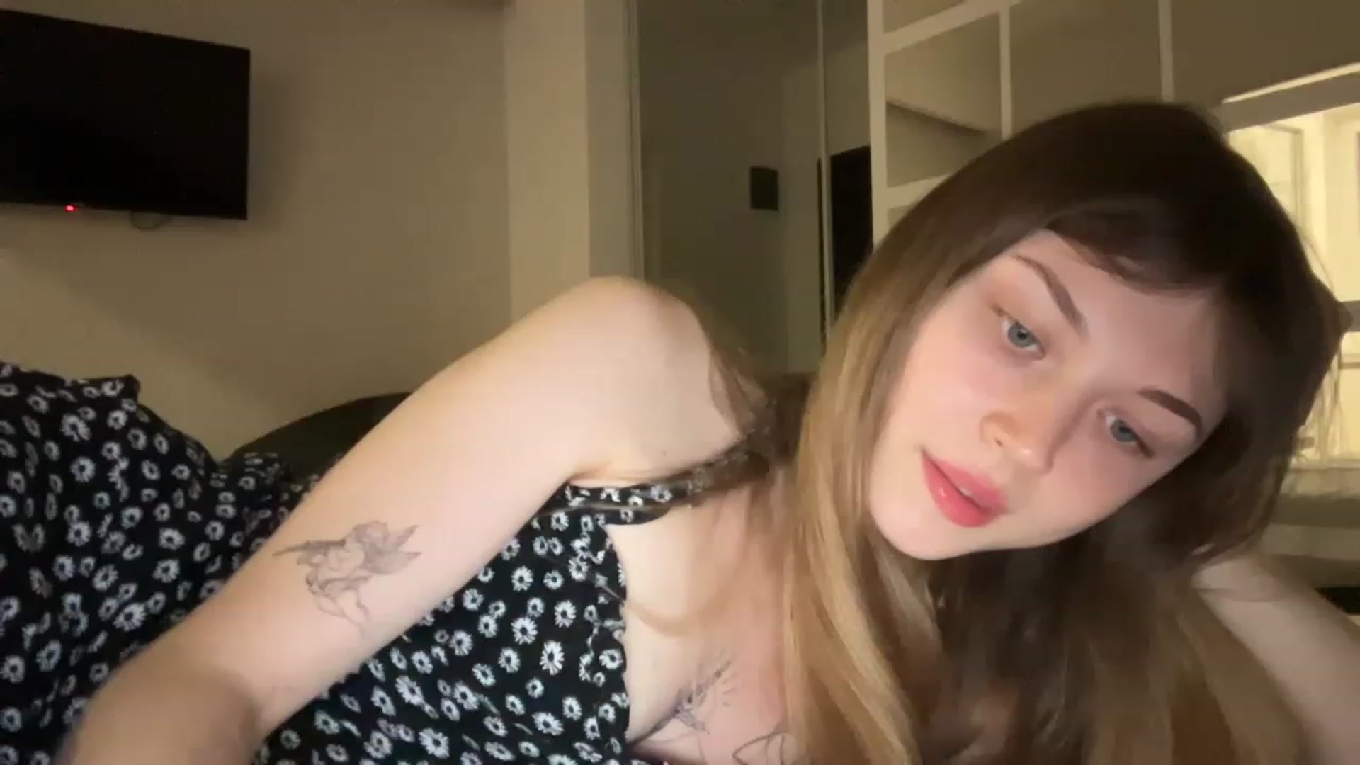 Gallery image thumbnail from Coconut_dream's myfreecams stream on, 08/17/2023, 18:08 image 12 of 20