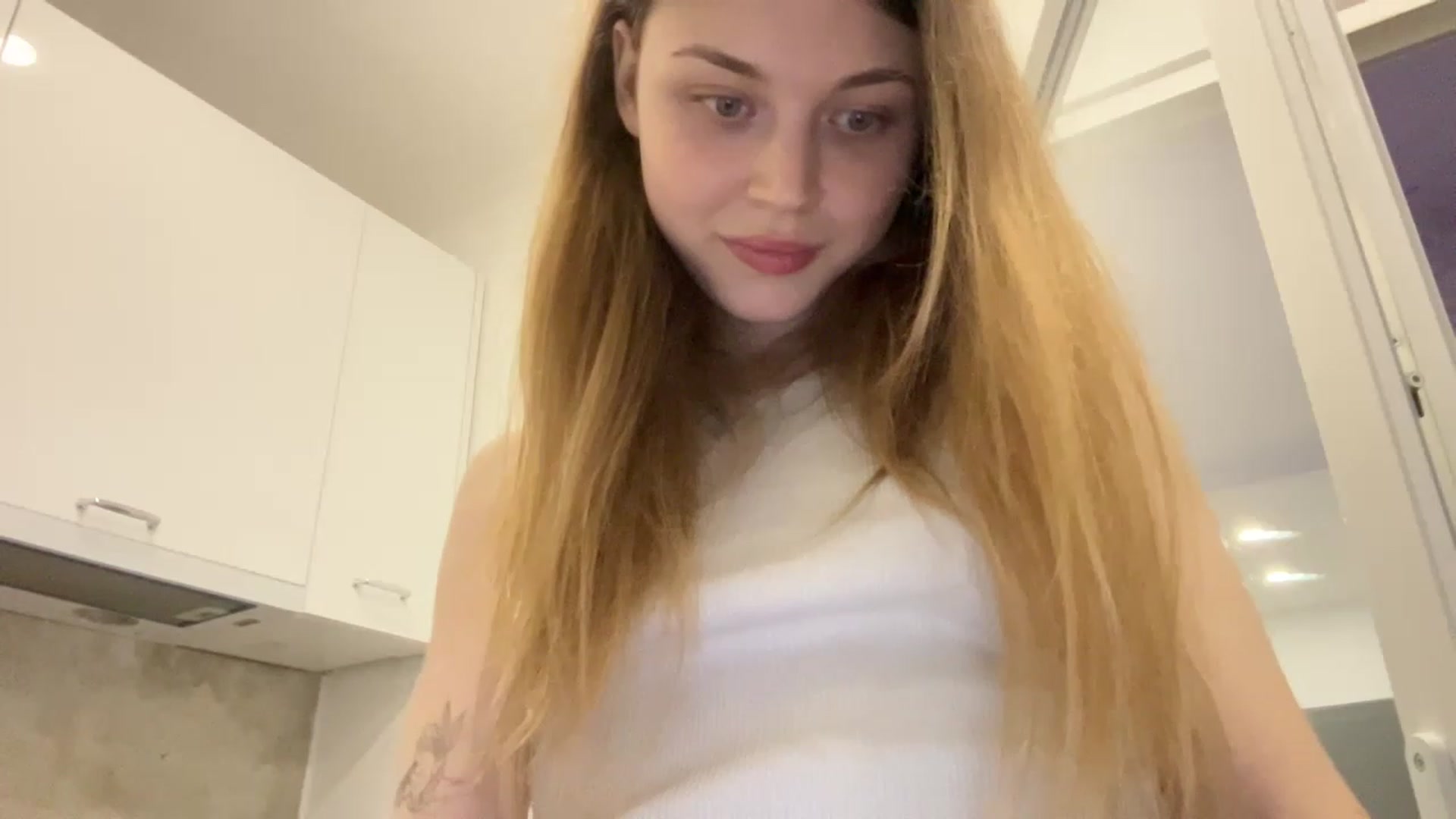 Gallery image thumbnail from Coconut_dream's myfreecams stream on, 08/19/2023, 17:37 image 9 of 20