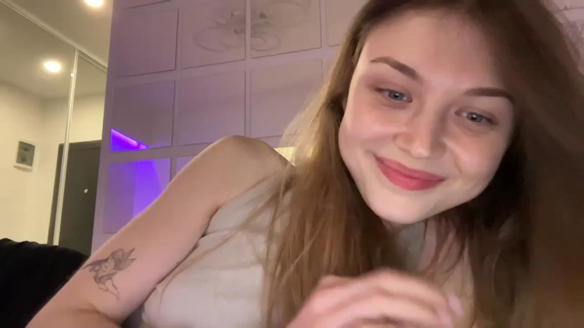 Gallery image thumbnail from Coconut_dream's myfreecams stream on, 08/19/2023, 17:37 image 3 of 20