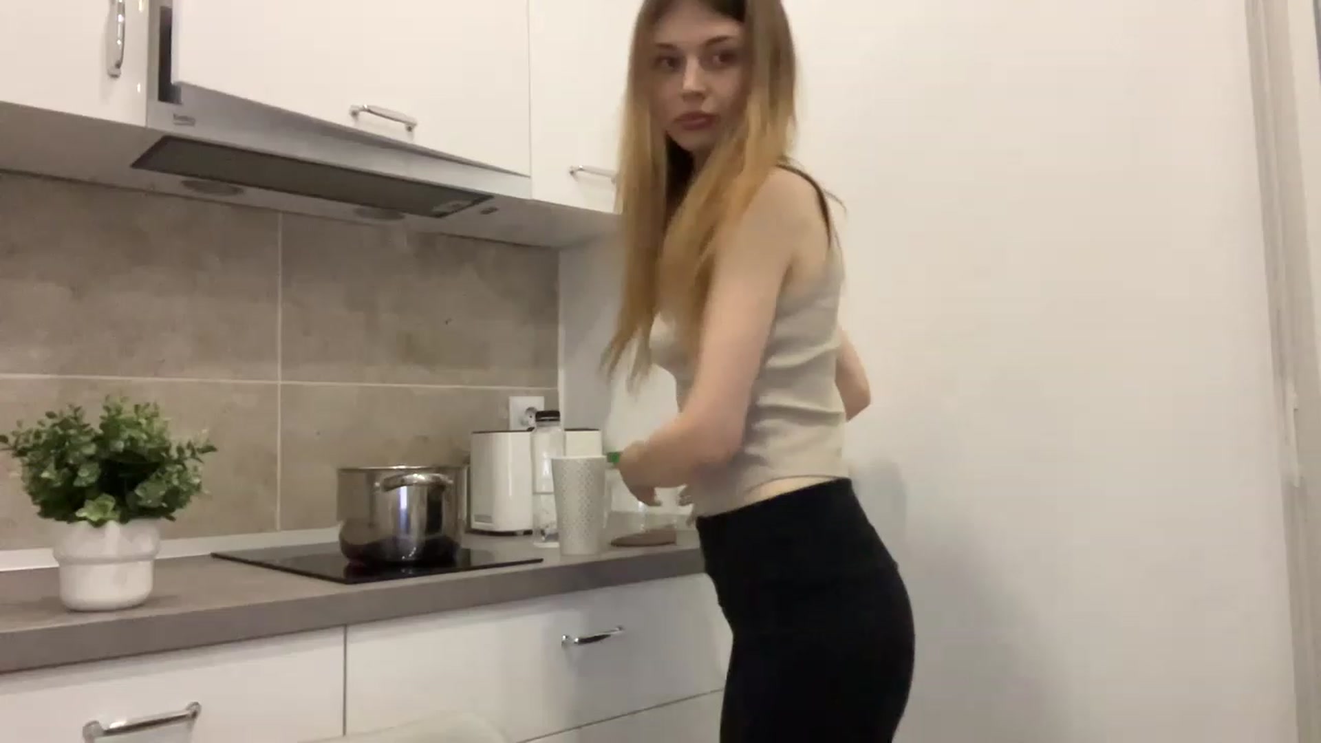 Gallery image thumbnail from Coconut_dream's myfreecams stream on, 08/19/2023, 17:37 image 6 of 20