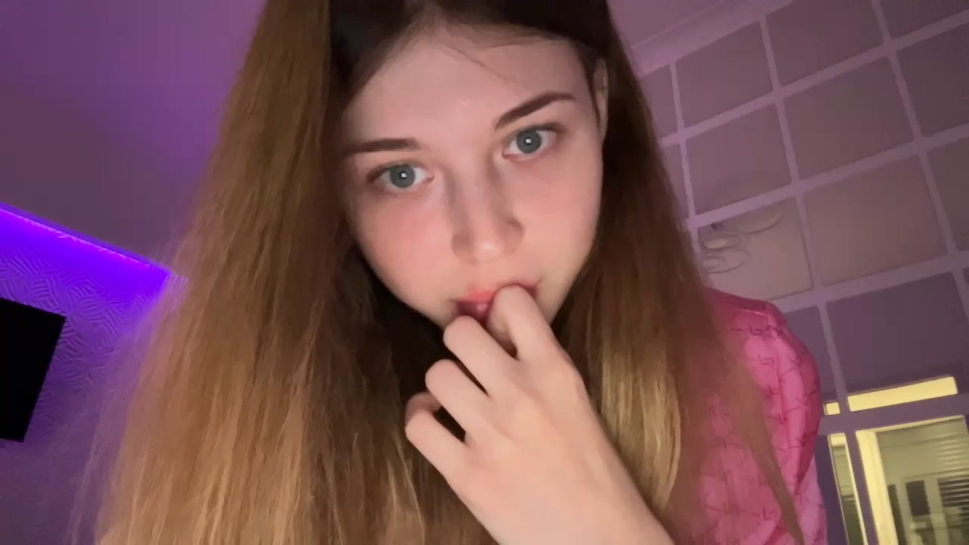 Gallery image thumbnail from Coconut_dream's myfreecams stream on, 08/21/2023, 19:33 image 6 of 20