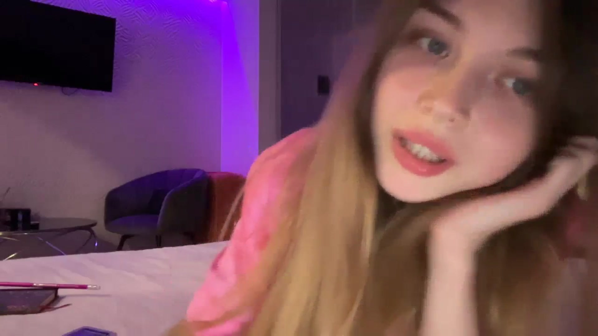 Gallery image thumbnail from Coconut_dream's myfreecams stream on, 08/21/2023, 19:33 image 16 of 20