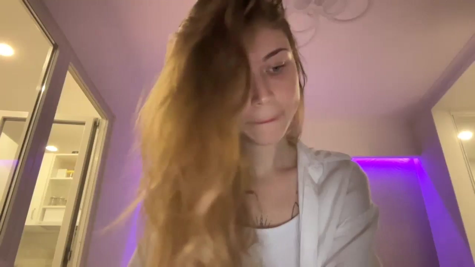 Gallery image thumbnail from Coconut_dream's myfreecams stream on, 08/25/2023, 15:37 image 1 of 20