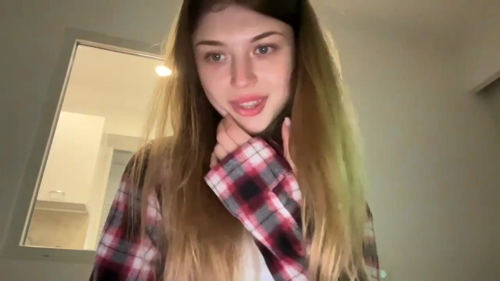 Gallery image thumbnail from Coconut_dream's myfreecams stream on, 08/26/2023, 08:41 image 10 of 20