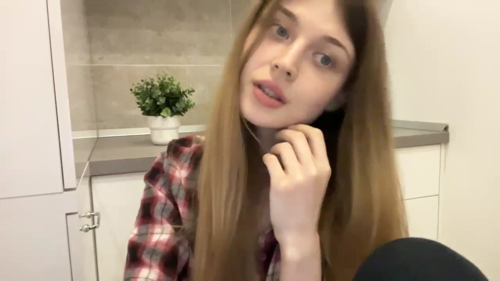 Gallery image thumbnail from Coconut_dream's myfreecams stream on, 08/27/2023, 16:33 image 4 of 20