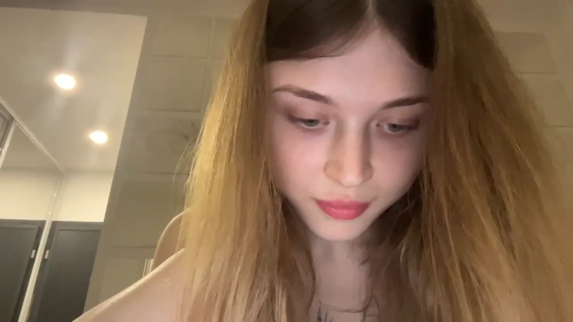 Gallery image thumbnail from Coconut_dream's myfreecams stream on, 09/01/2023, 17:35 image 3 of 20
