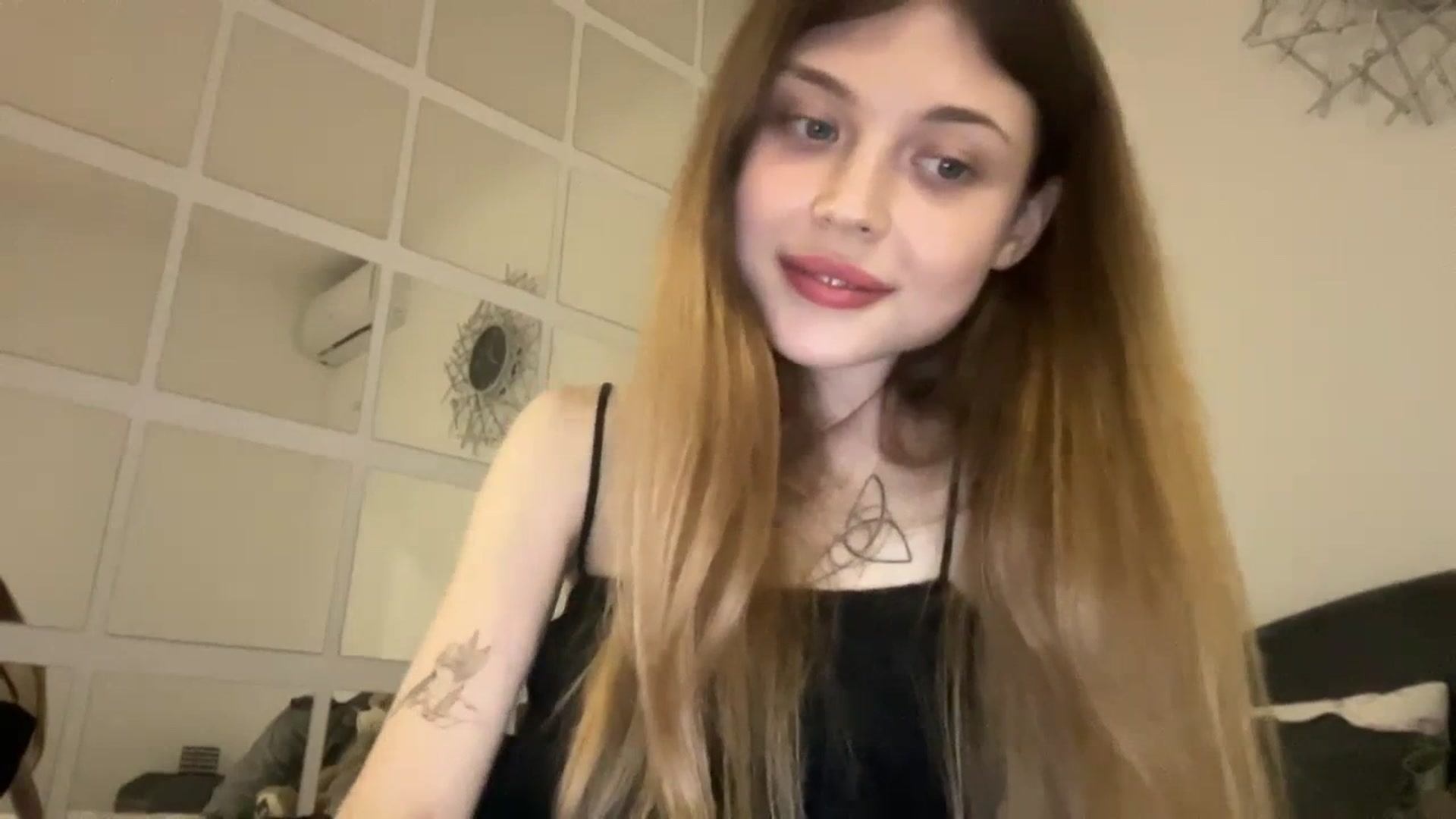 Gallery image thumbnail from Coconut_dream's myfreecams stream on, 09/01/2023, 18:20 image 12 of 20