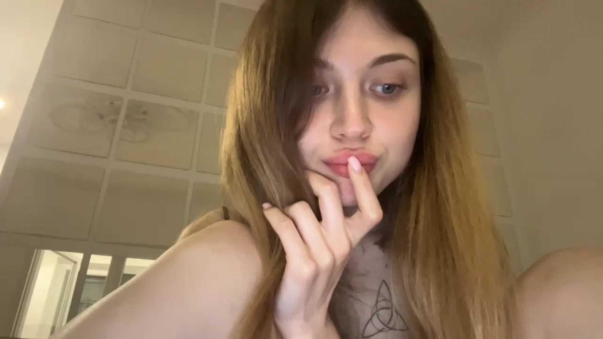 Gallery image thumbnail from Coconut_dream's myfreecams stream on, 09/01/2023, 18:20 image 2 of 20