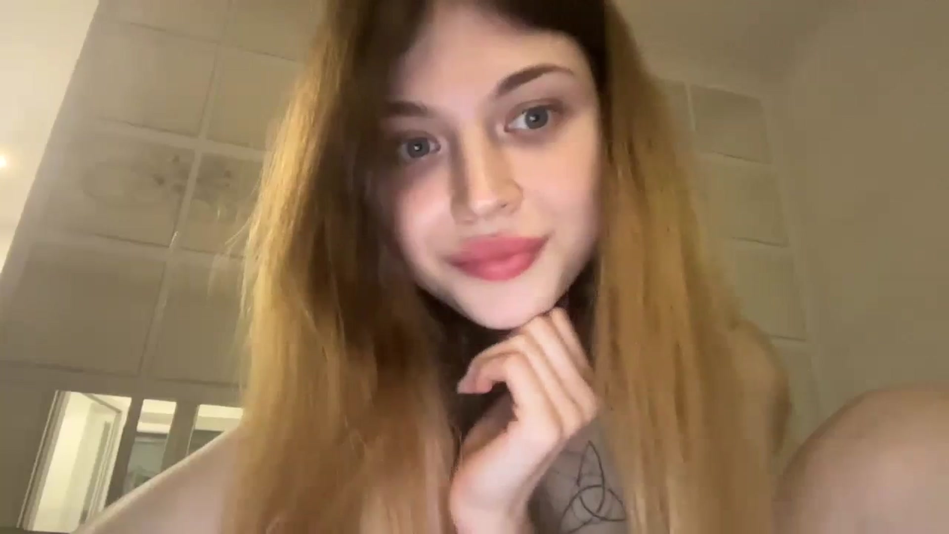 Gallery image thumbnail from Coconut_dream's myfreecams stream on, 09/01/2023, 18:20 image 3 of 20