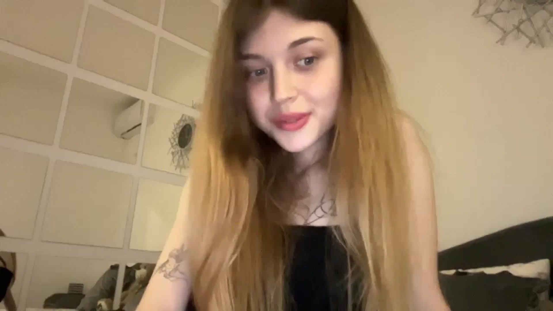 Gallery image thumbnail from Coconut_dream's myfreecams stream on, 09/01/2023, 18:20 image 13 of 20