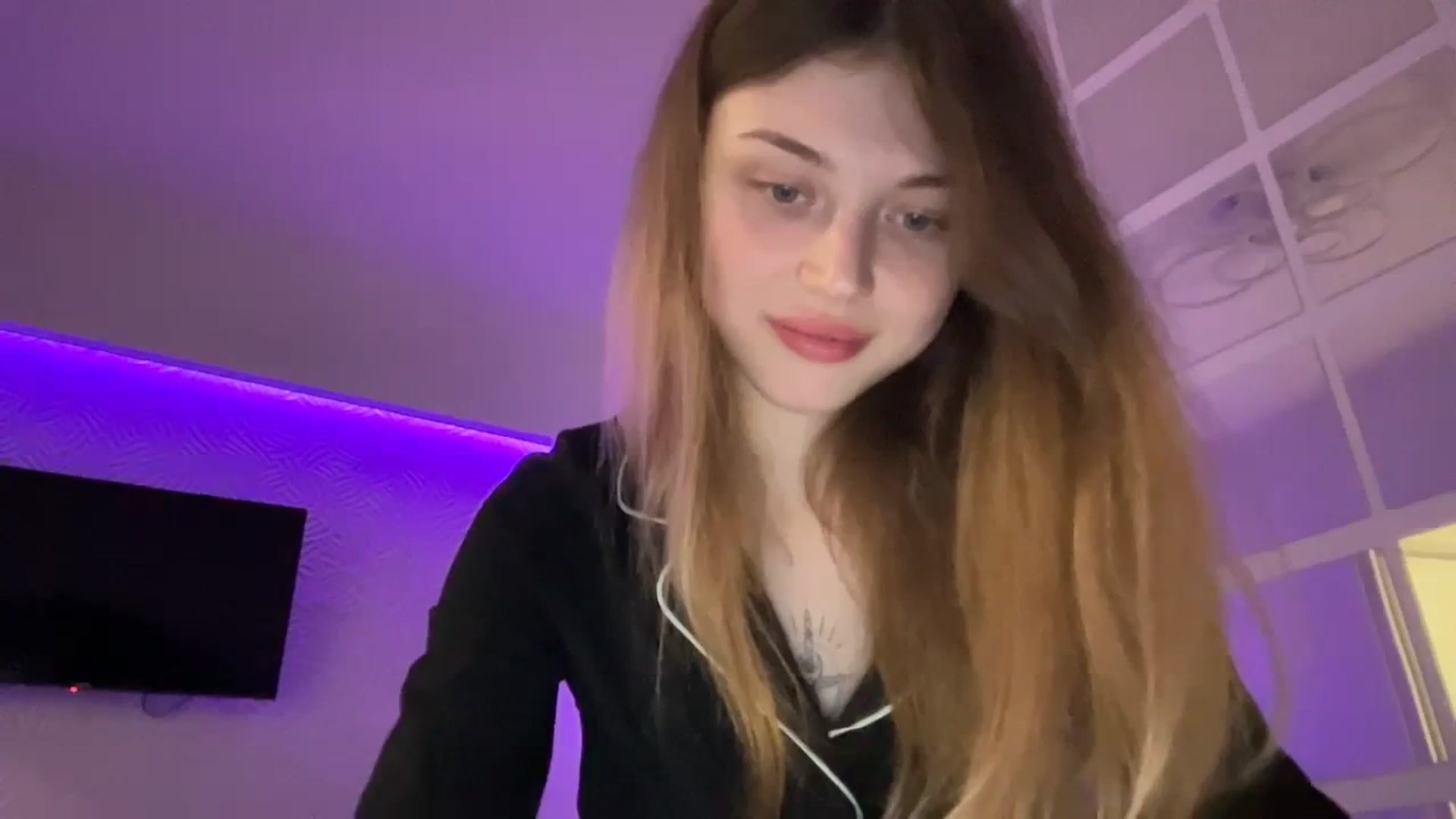 Gallery image thumbnail from Coconut_dream's myfreecams stream on, 09/04/2023, 21:33 image 3 of 20