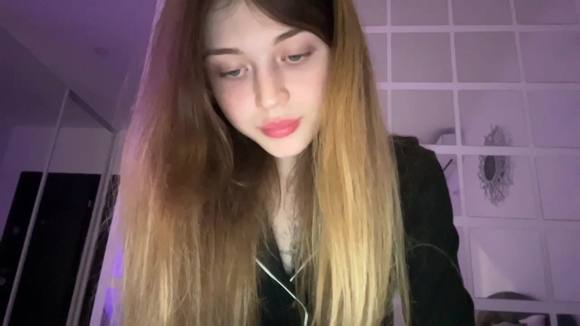 Gallery image thumbnail from Coconut_dream's myfreecams stream on, 09/04/2023, 21:33 image 15 of 20