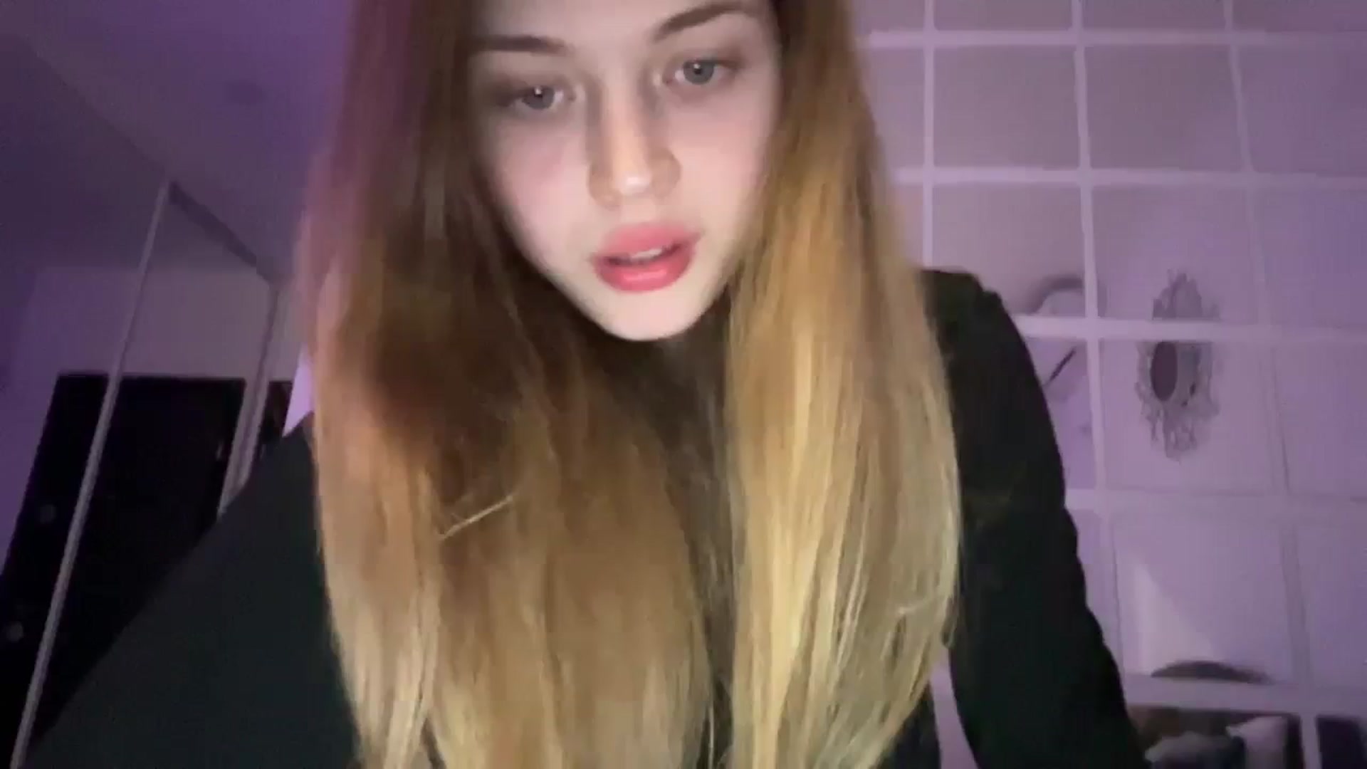 Gallery image thumbnail from Coconut_dream's myfreecams stream on, 09/04/2023, 21:33 image 14 of 20