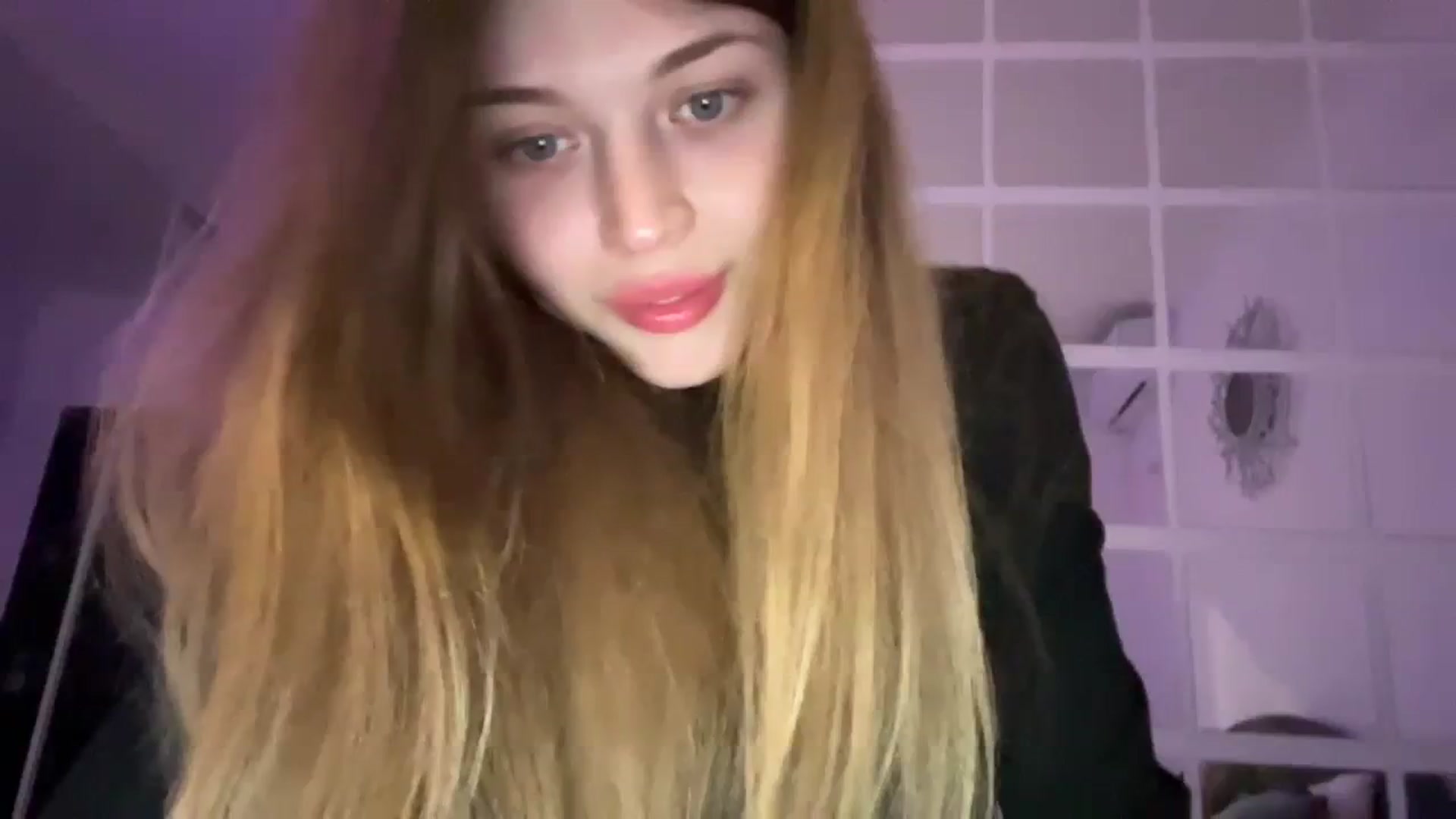 Gallery image thumbnail from Coconut_dream's myfreecams stream on, 09/04/2023, 21:33 image 13 of 20