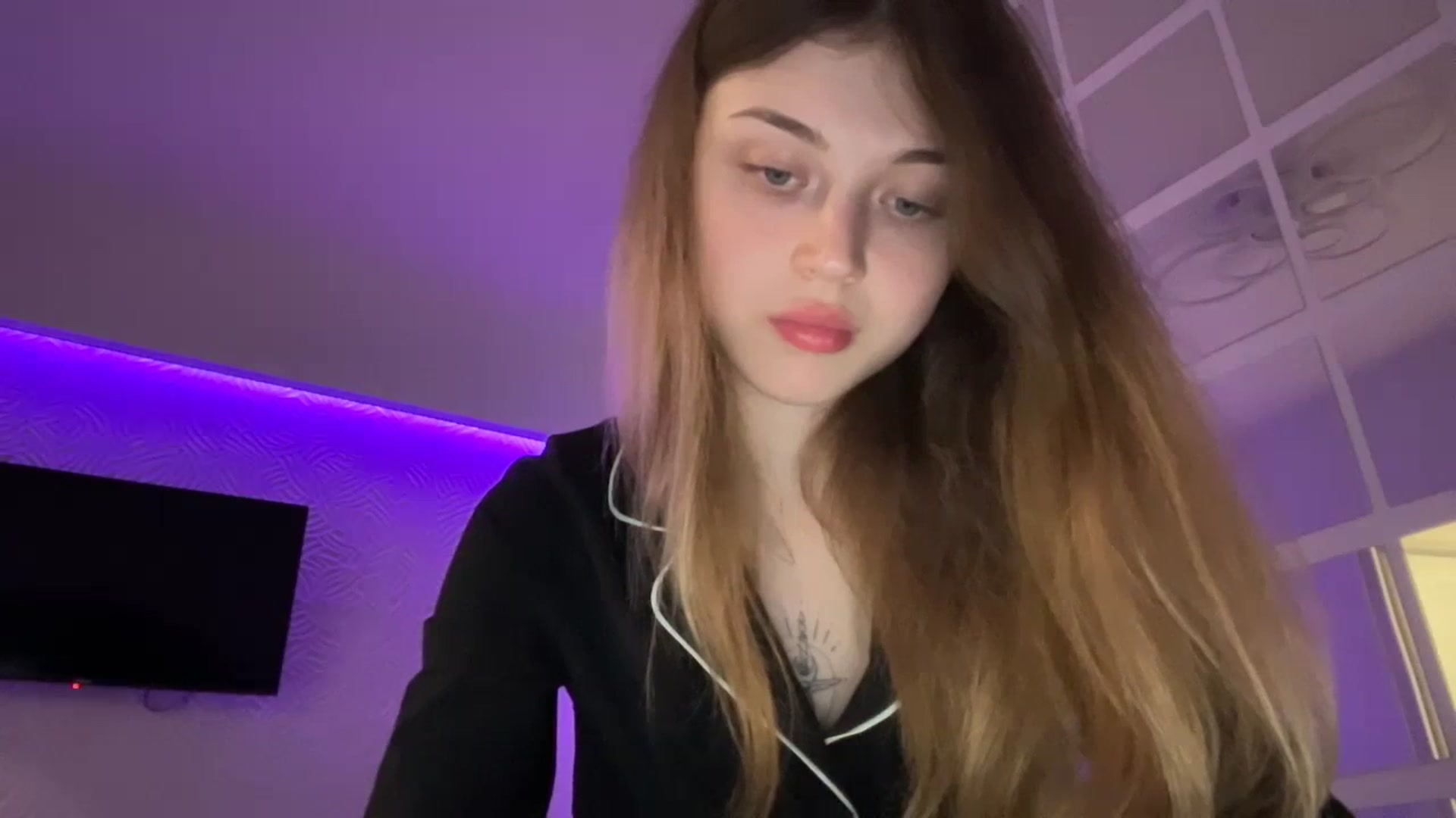 Gallery image thumbnail from Coconut_dream's myfreecams stream on, 09/04/2023, 21:33 image 4 of 20