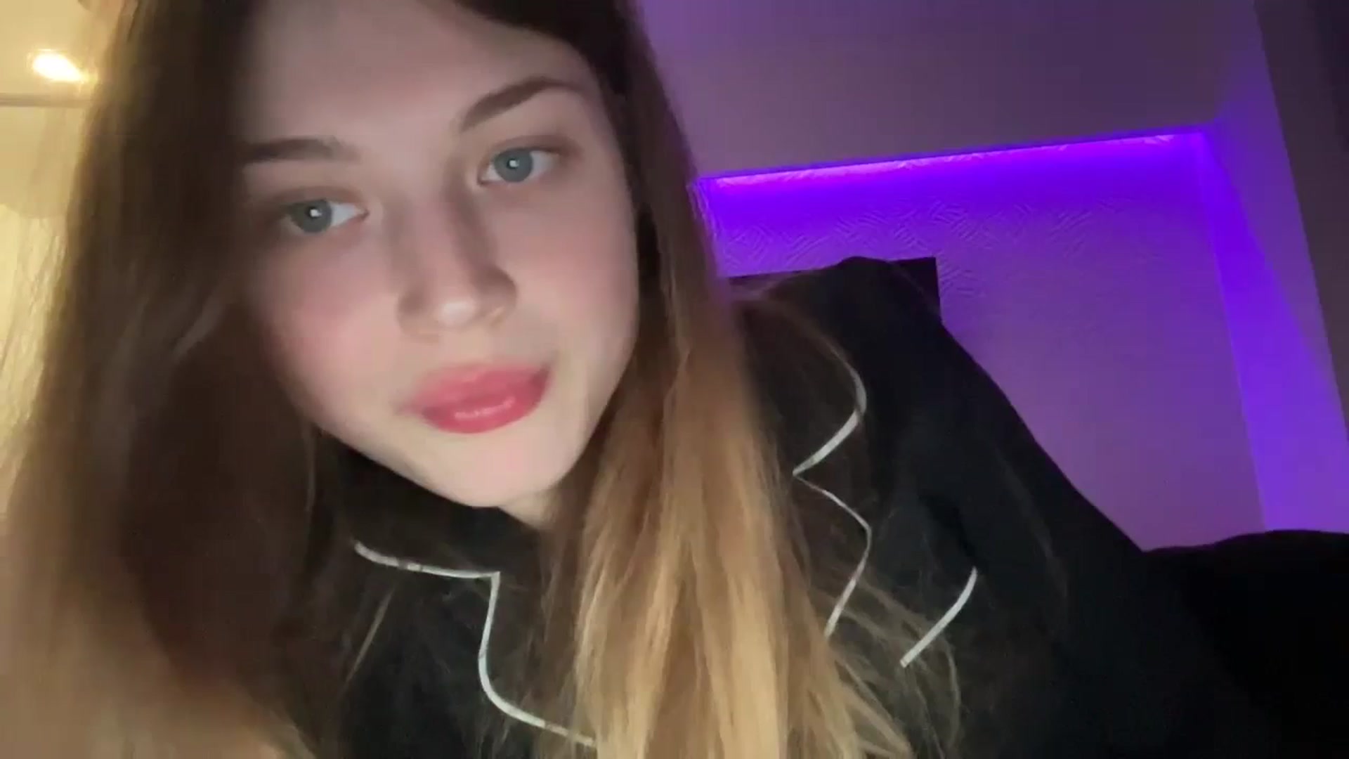 Gallery image thumbnail from Coconut_dream's myfreecams stream on, 09/04/2023, 21:33 image 5 of 20
