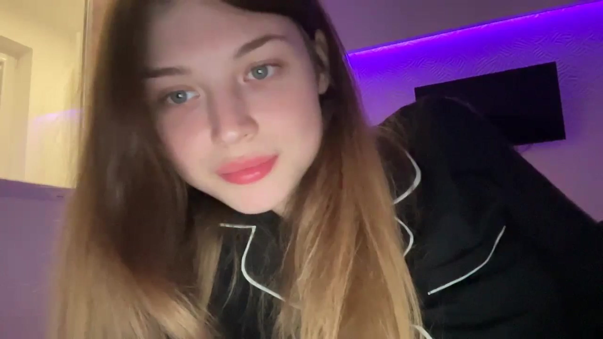Gallery image thumbnail from Coconut_dream's myfreecams stream on, 09/04/2023, 21:33 image 6 of 20