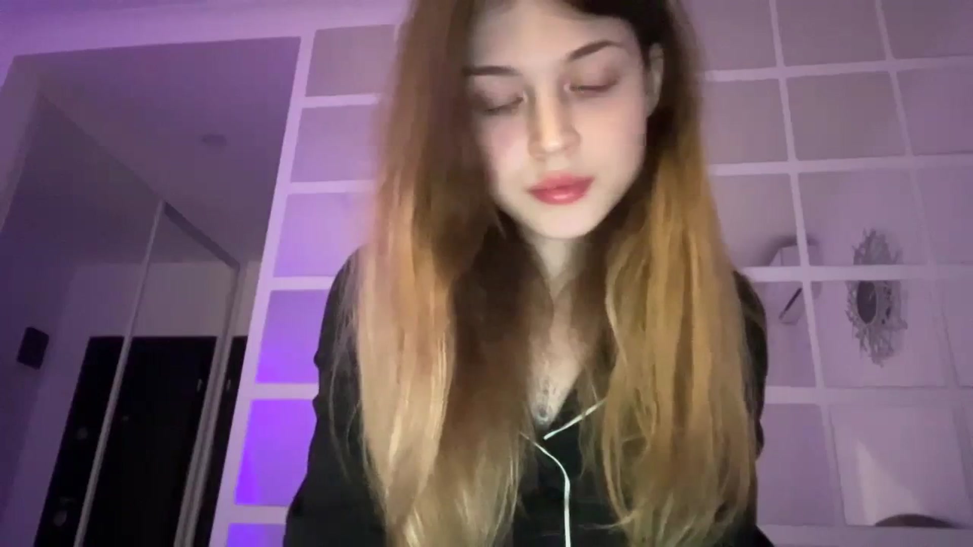 Gallery image thumbnail from Coconut_dream's myfreecams stream on, 09/04/2023, 21:33 image 11 of 20