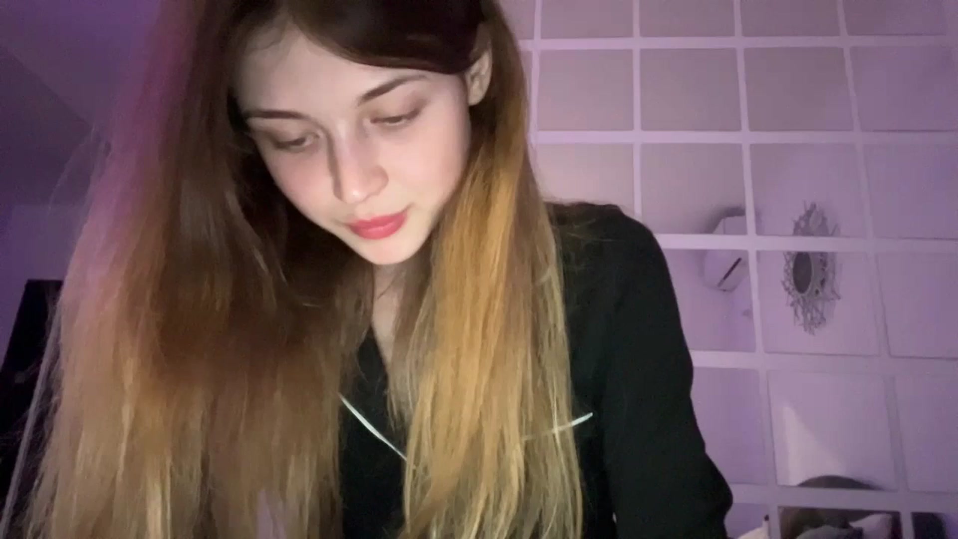 Gallery image thumbnail from Coconut_dream's myfreecams stream on, 09/04/2023, 21:33 image 16 of 20