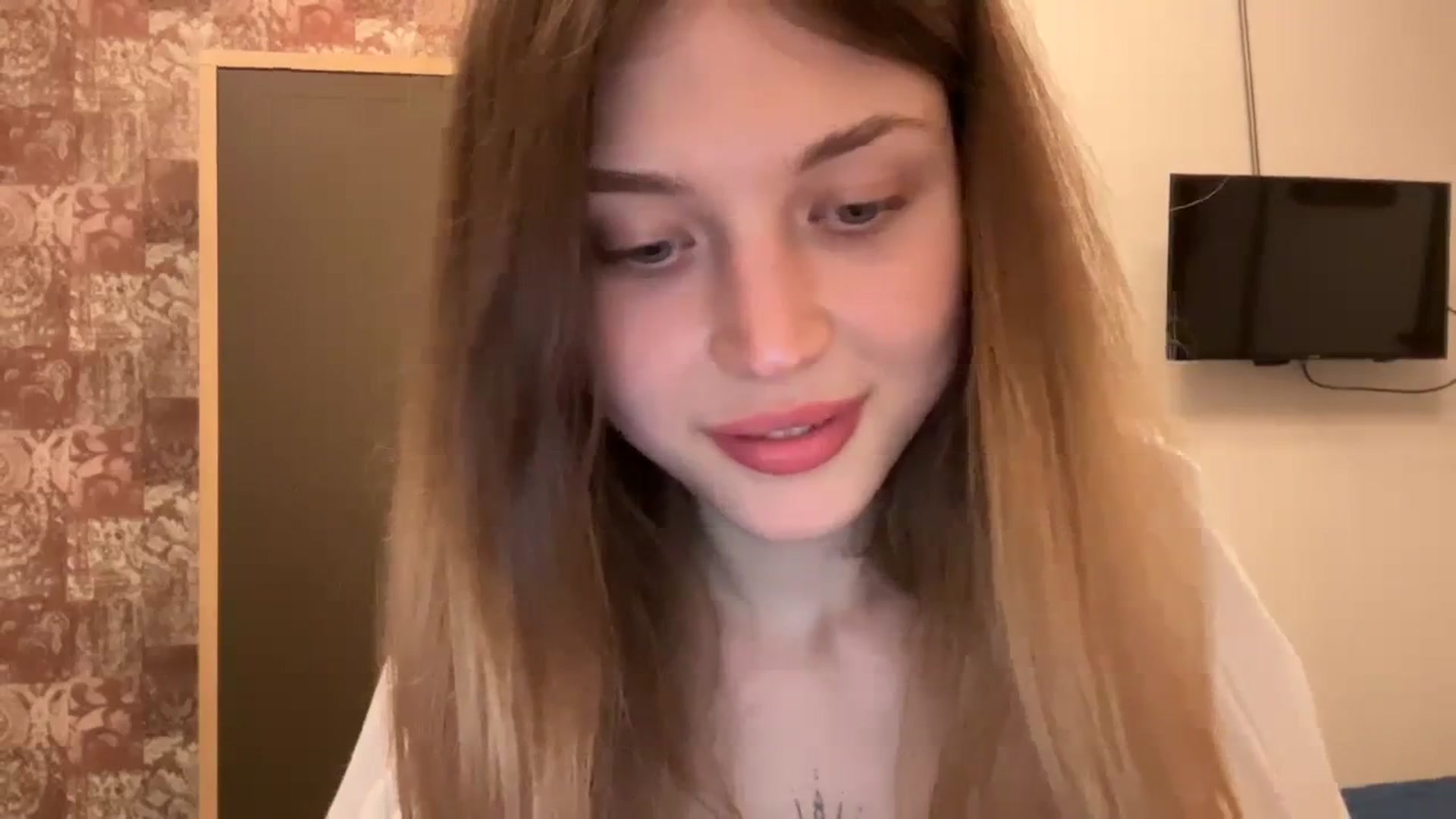 Gallery image thumbnail from Coconut_dream's myfreecams stream on, 09/07/2023, 17:52 image 15 of 20