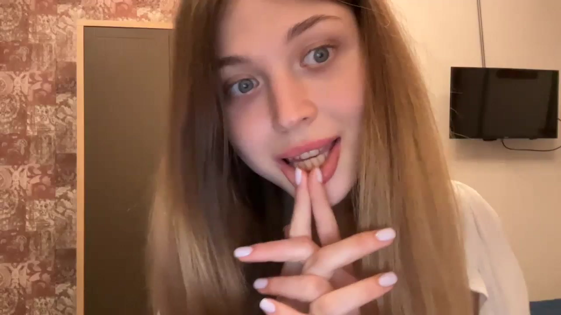 Gallery image thumbnail from Coconut_dream's myfreecams stream on, 09/07/2023, 17:52 image 14 of 20