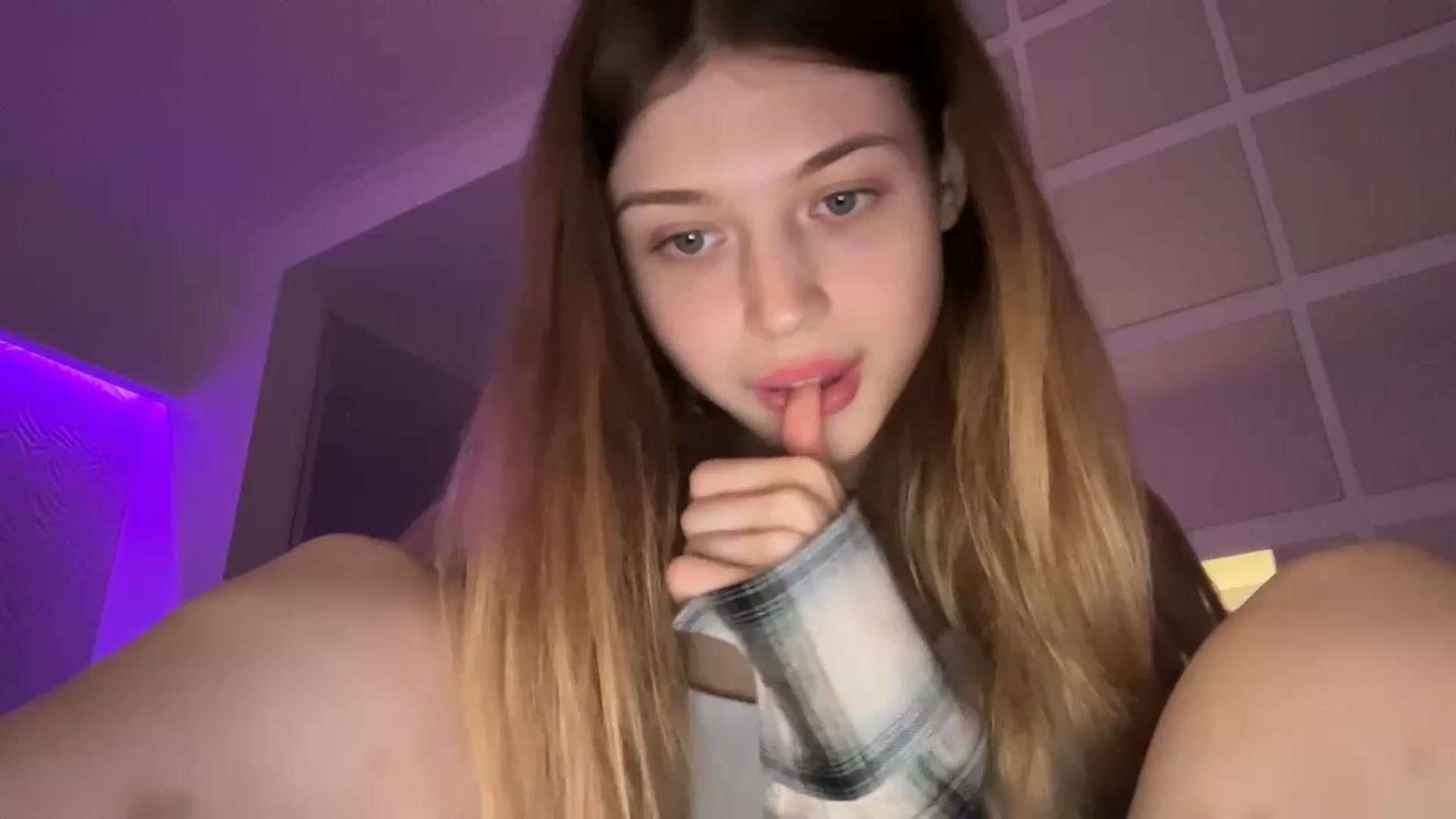 Gallery image thumbnail from Coconut_dream's myfreecams stream on, 09/14/2023, 07:48 image 14 of 20