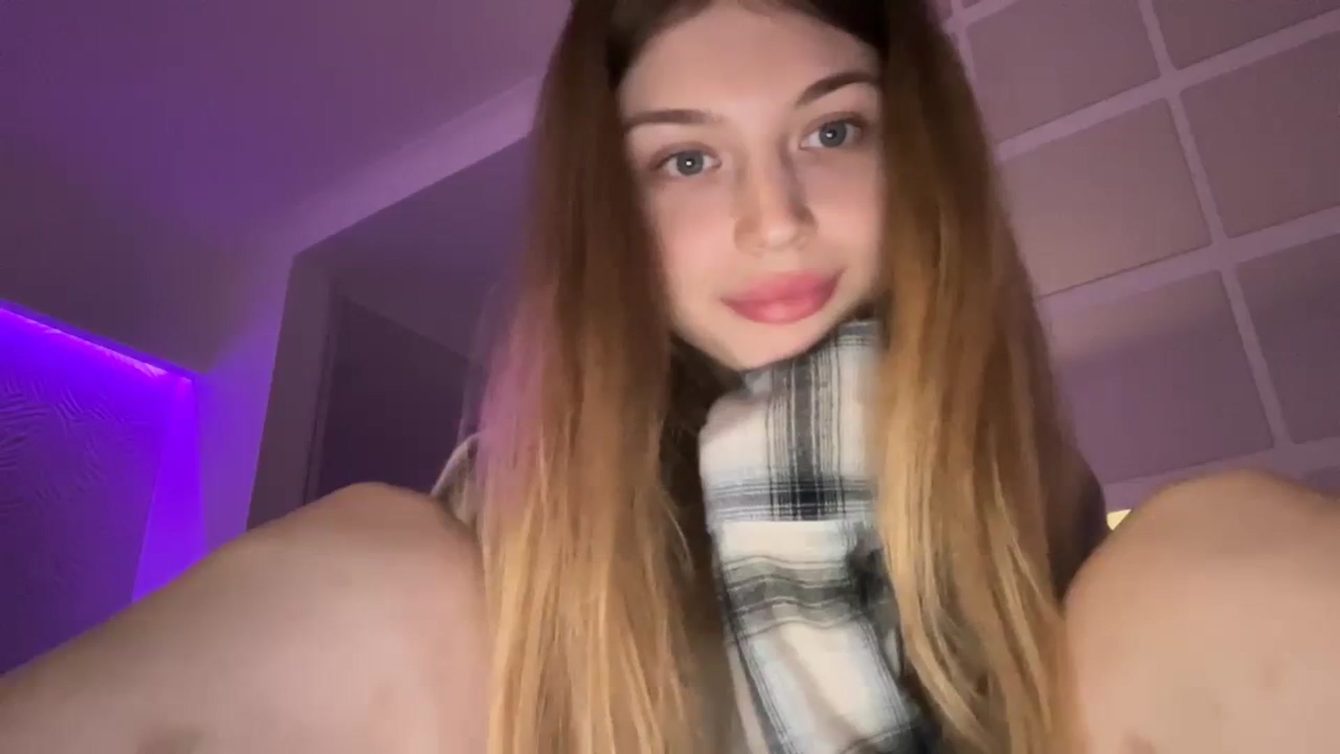 Gallery image thumbnail from Coconut_dream's myfreecams stream on, 09/14/2023, 07:48 image 8 of 20