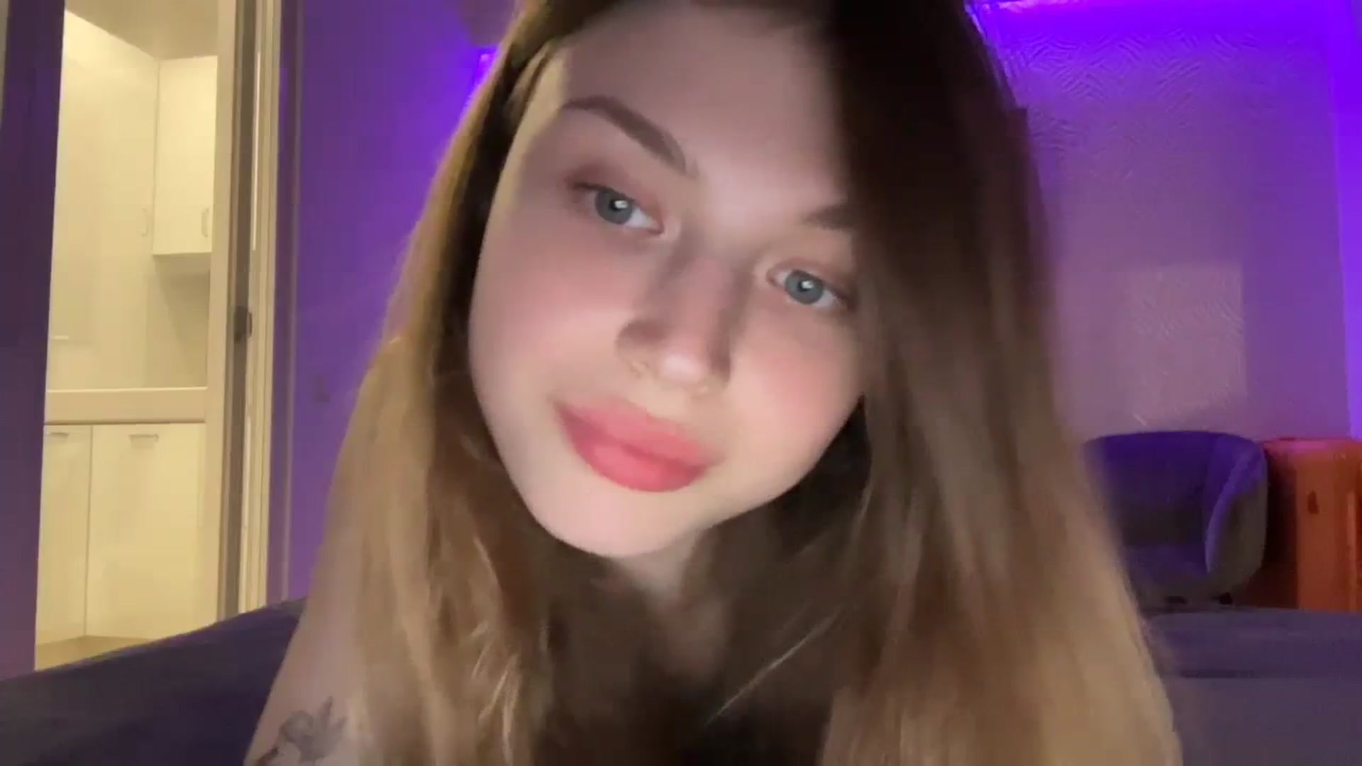 Gallery image thumbnail from Coconut_dream's myfreecams stream on, 09/17/2023, 17:58 image 6 of 20