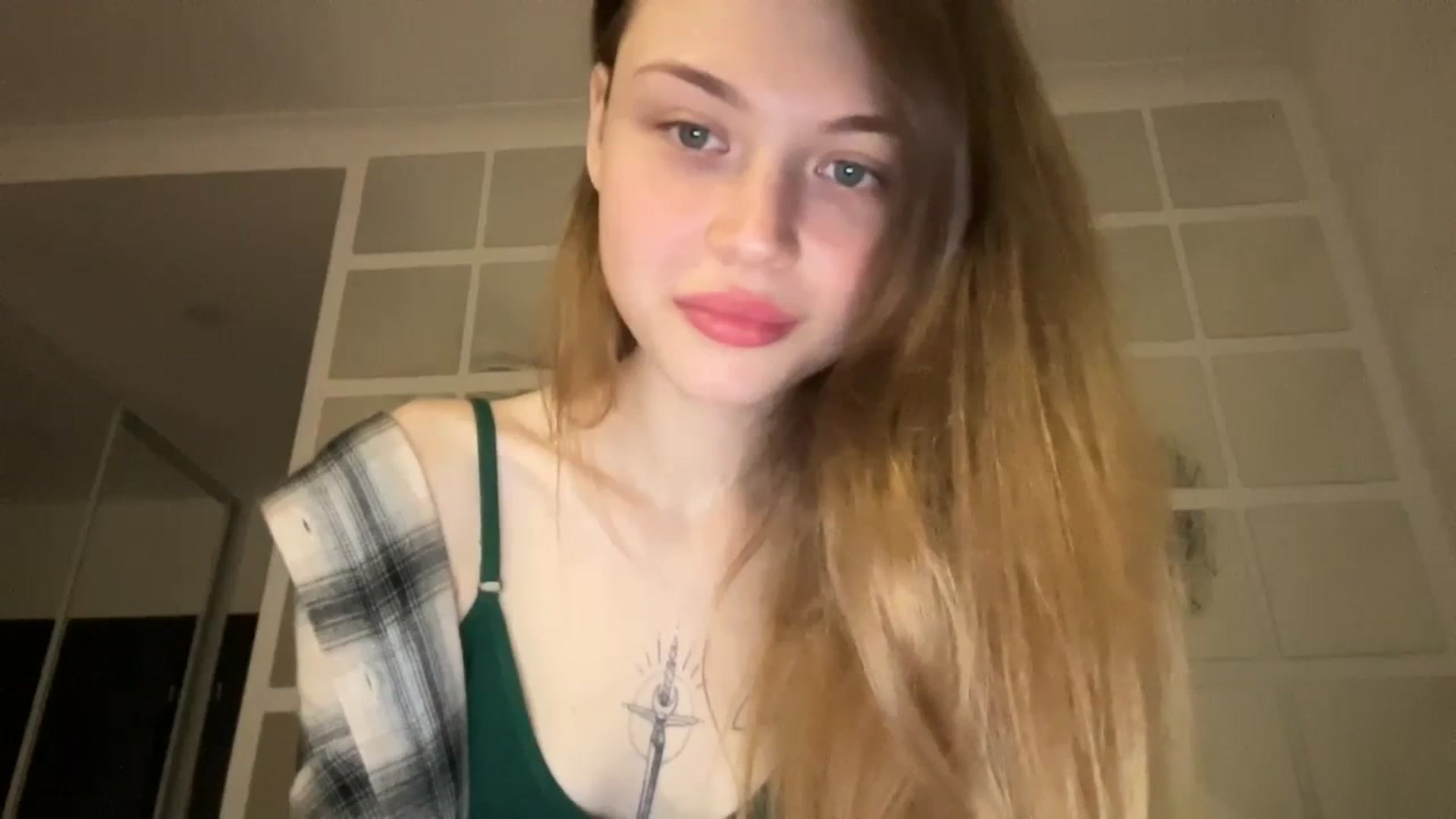 Gallery image thumbnail from Coconut_dream's myfreecams stream on, 09/19/2023, 06:45 image 11 of 20