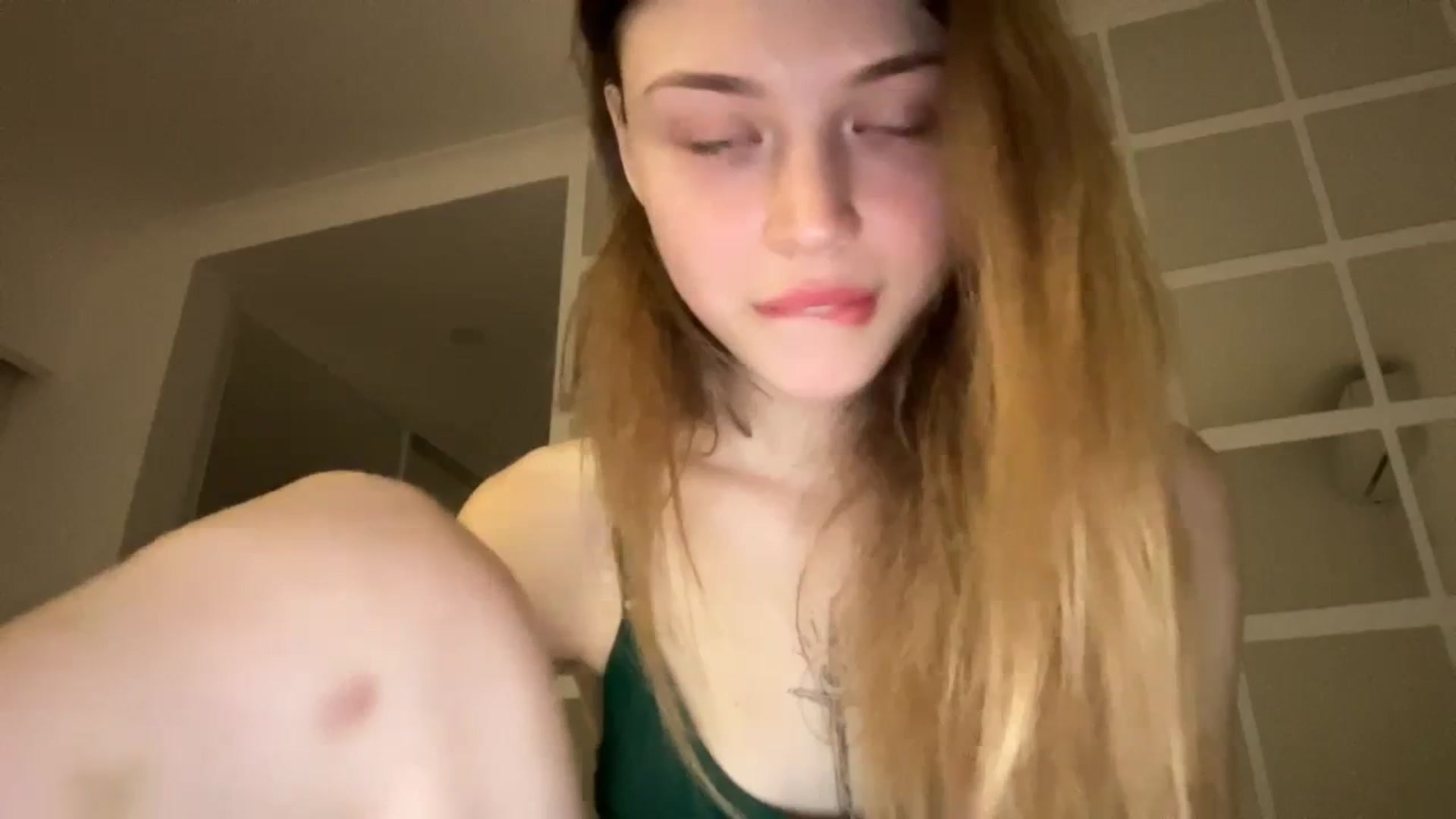 Gallery image thumbnail from Coconut_dream's myfreecams stream on, 09/19/2023, 06:46 image 2 of 20