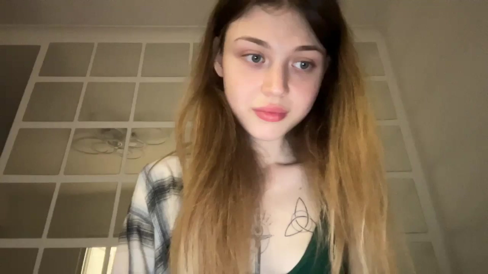 Gallery image thumbnail from Coconut_dream's myfreecams stream on, 09/19/2023, 08:03 image 17 of 20