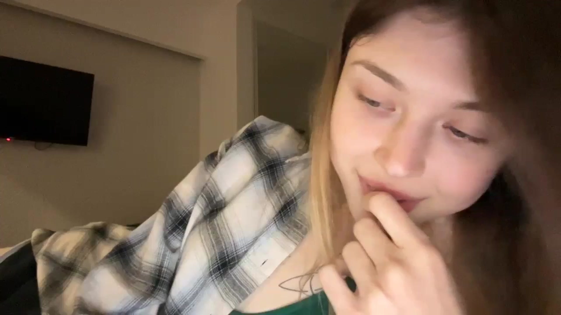 Gallery image thumbnail from Coconut_dream's myfreecams stream on, 09/19/2023, 09:02 image 1 of 20