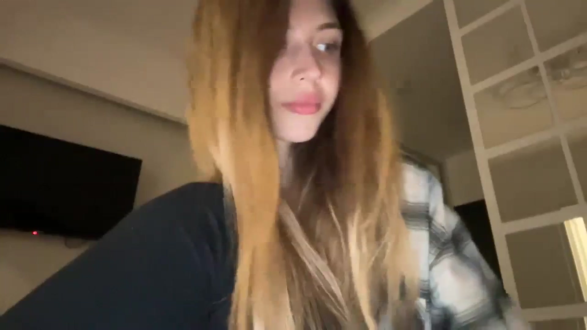 Gallery image thumbnail from Coconut_dream's myfreecams stream on, 09/19/2023, 09:02 image 6 of 20
