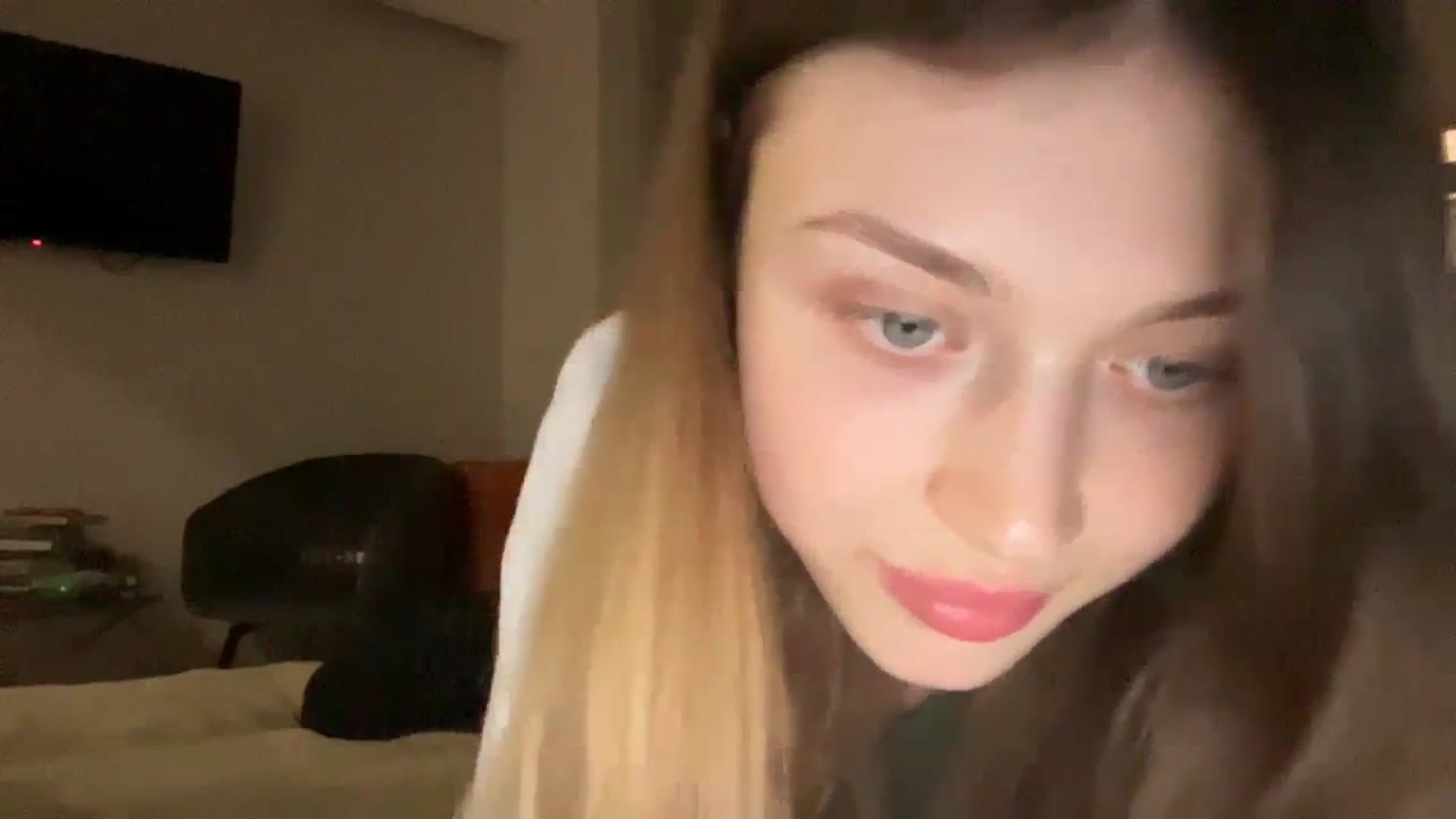 Gallery image thumbnail from Coconut_dream's myfreecams stream on, 09/22/2023, 19:43 image 19 of 20