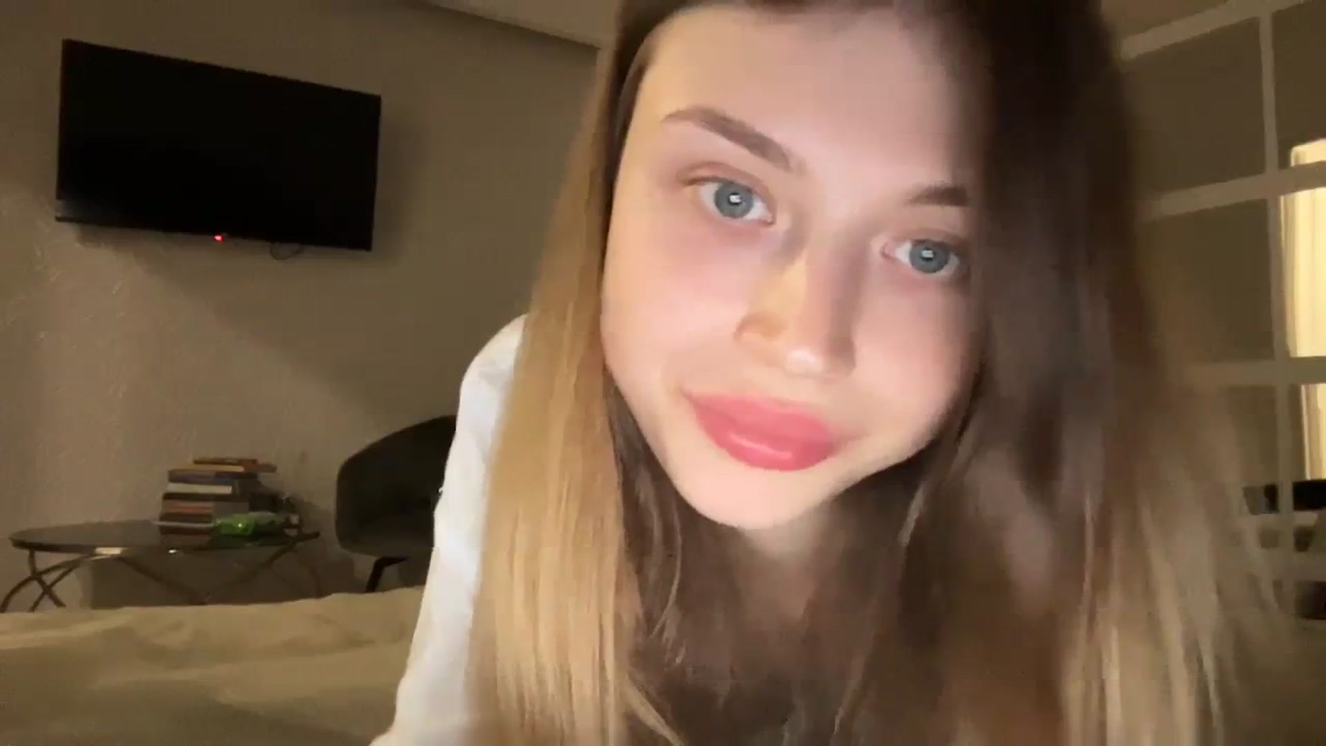 Gallery image thumbnail from Coconut_dream's myfreecams stream on, 09/22/2023, 19:43 image 18 of 20